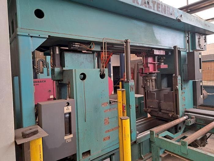 Linke Seitenansicht der KALTENBACH KDX5 1015 Maschine