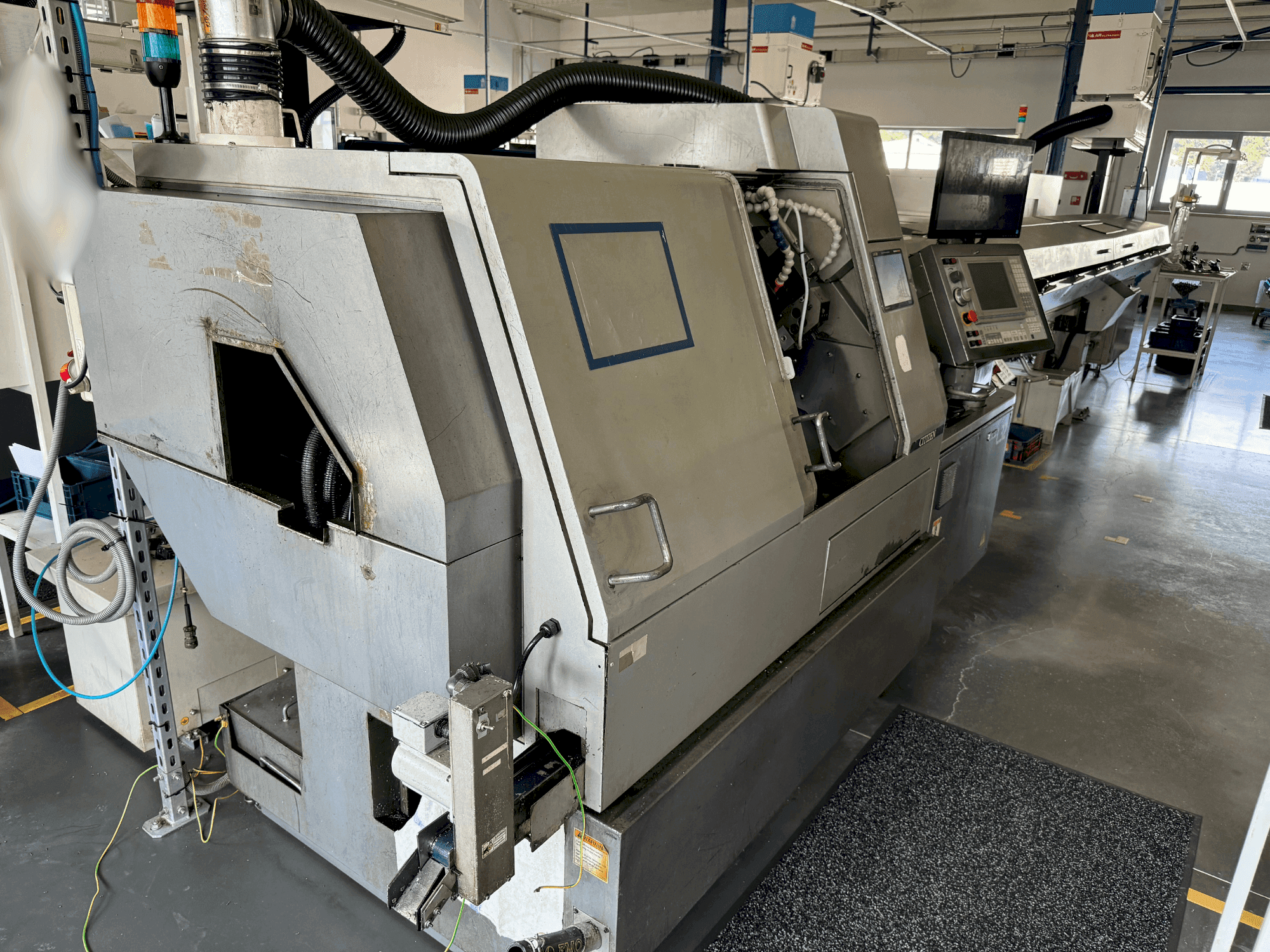 Frontansicht der Citizen L32-VII Maschine