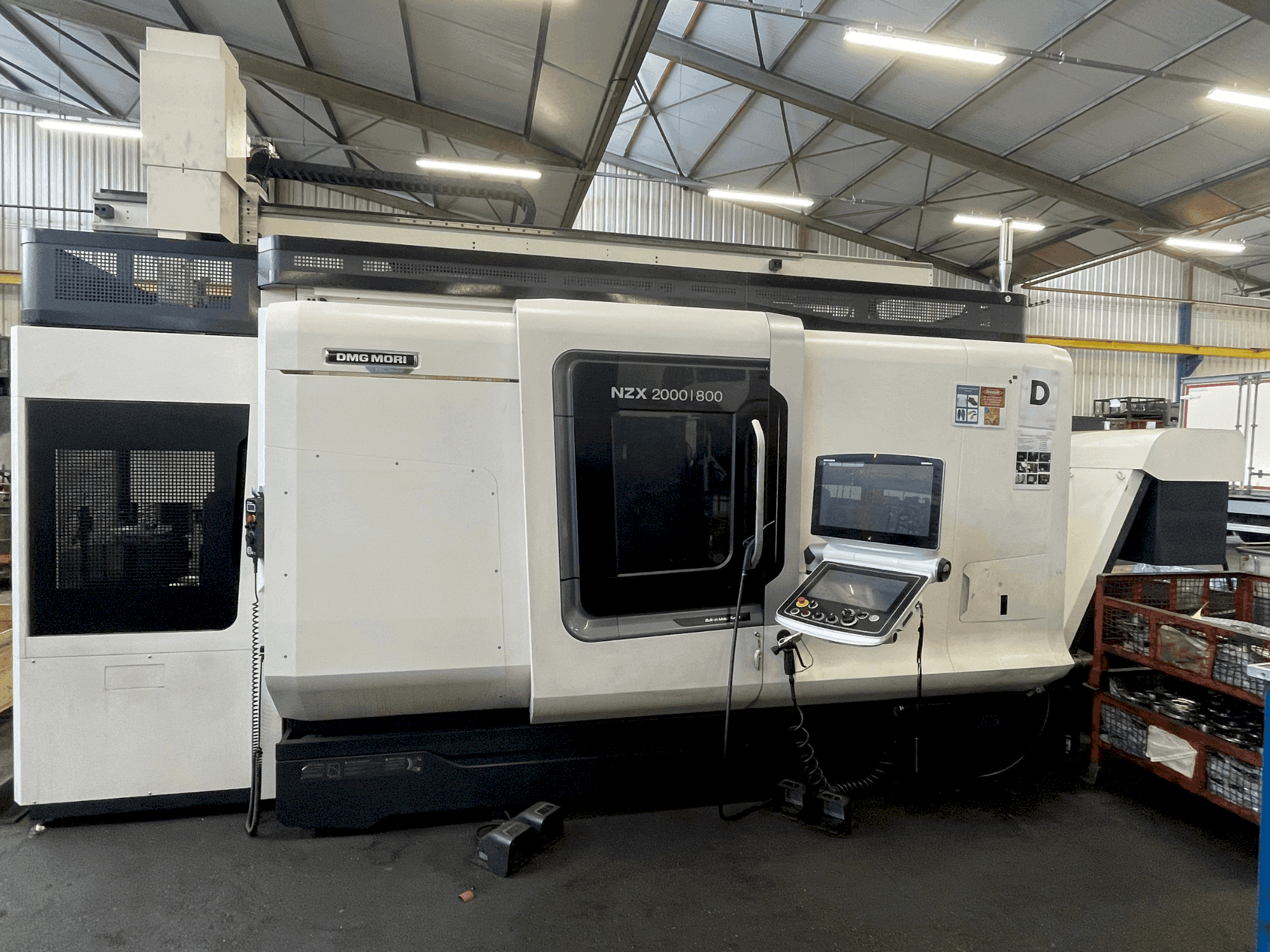 Frontansicht der DMG MORI NZX 2000/800 Maschine