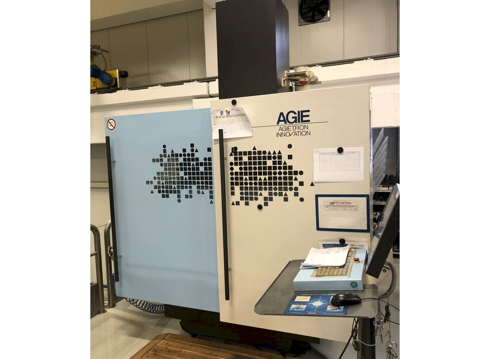 Frontansicht der AGIE Innovation 3  Maschine