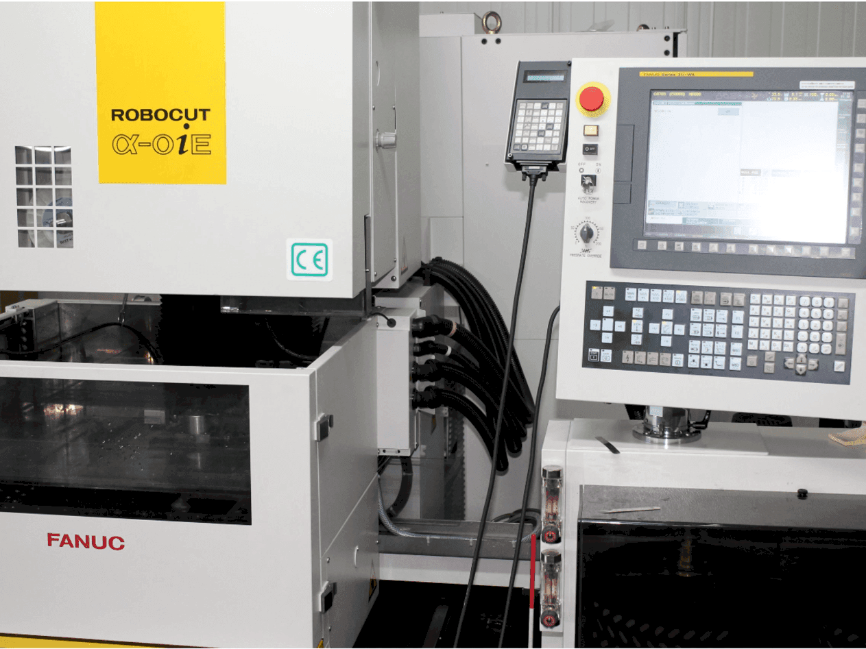Frontansicht der FANUC RoboCut Alfa OiE Maschine