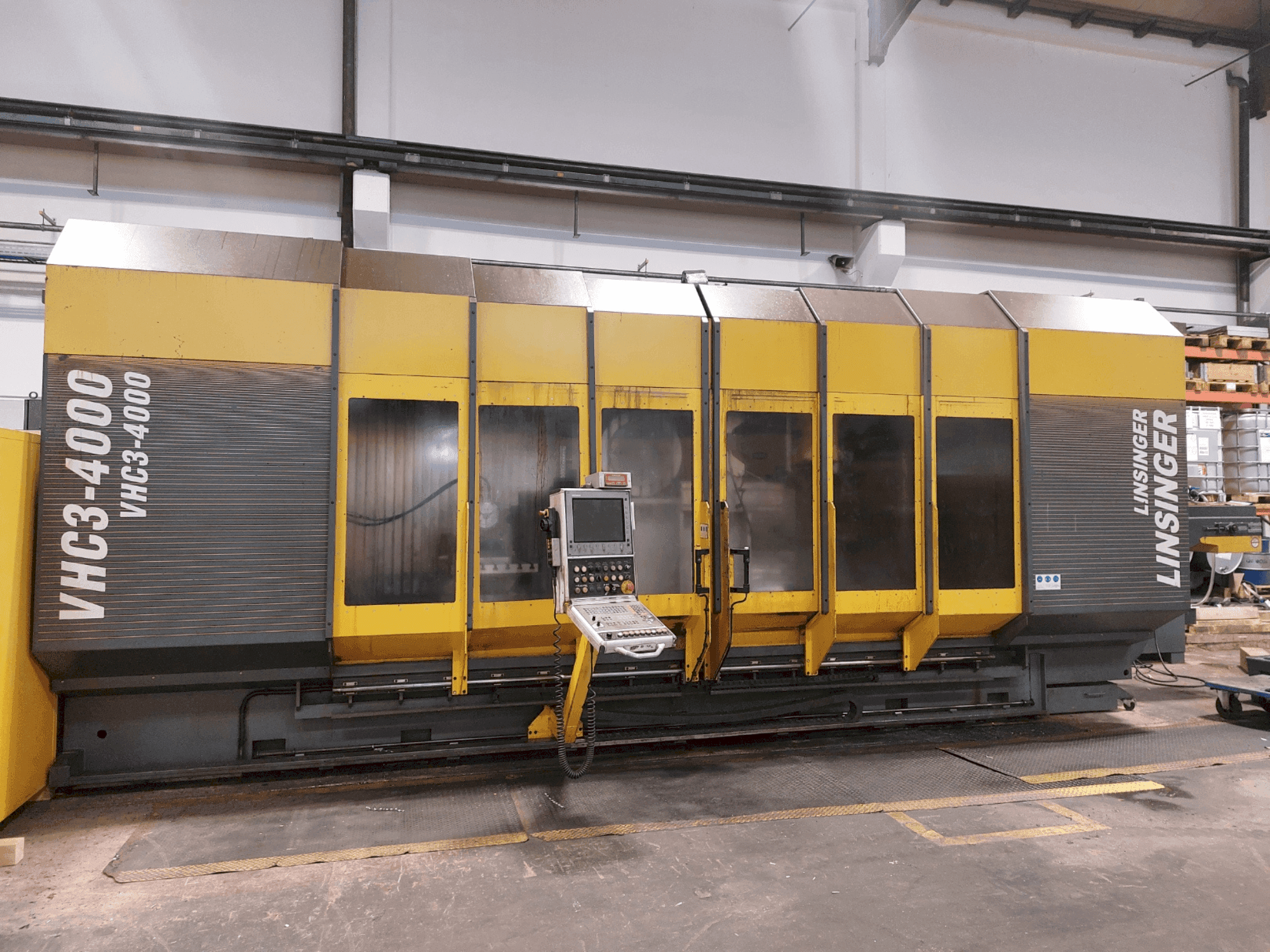 Frontansicht der AXA VHC 3-4000 M/2E  Maschine