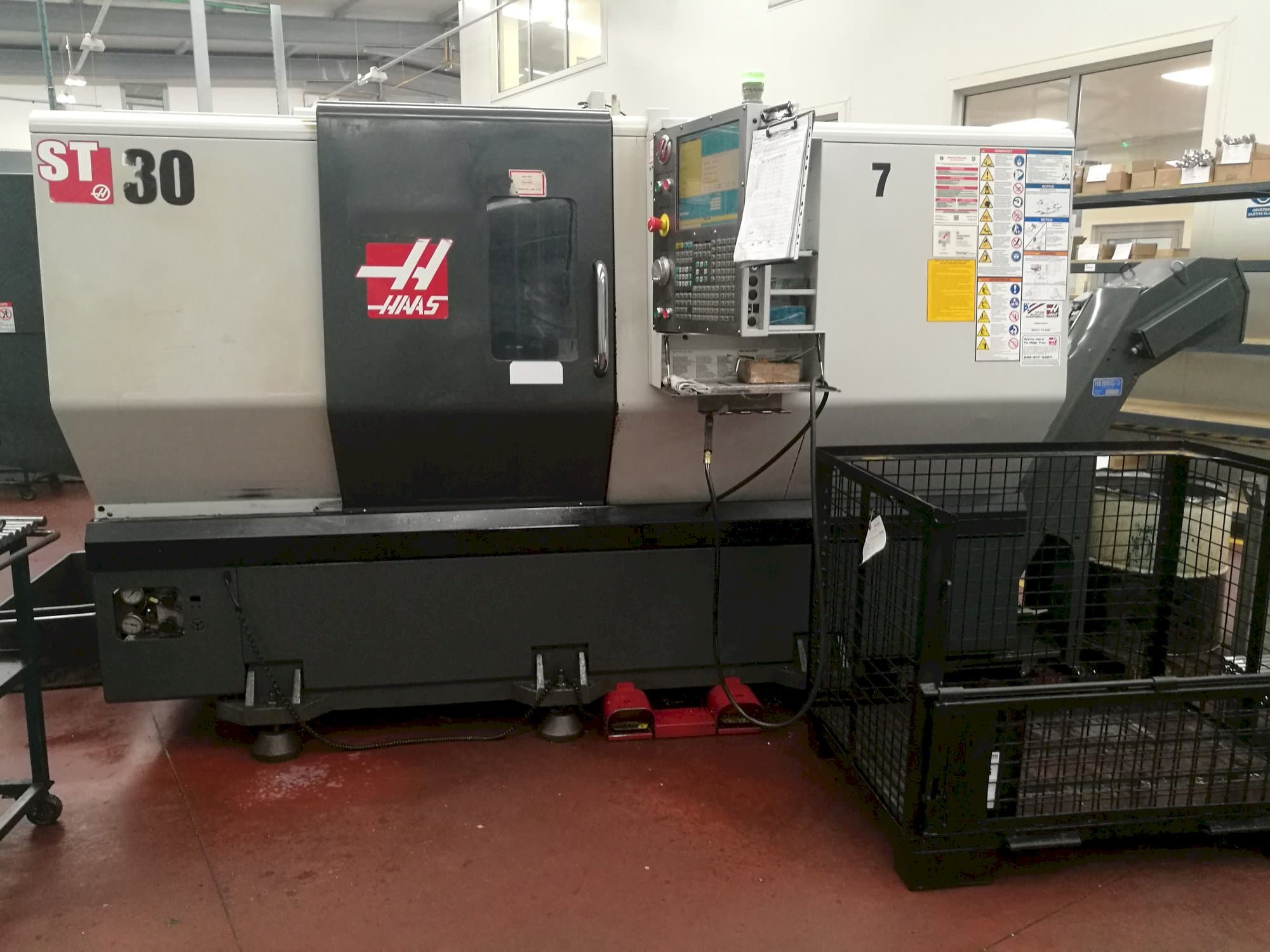 Frontansicht der HAAS ST-30 Maschine