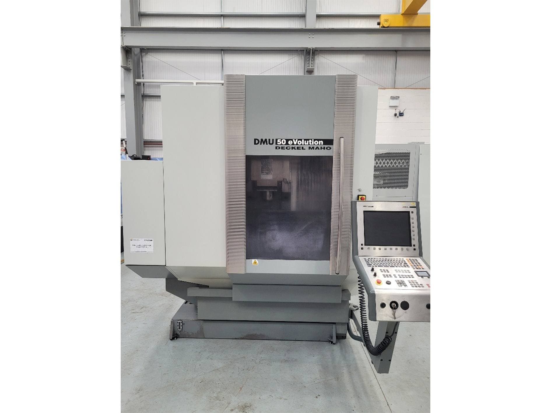 Frontansicht der DECKEL MAHO DMU 50 EVOLUTION Maschine