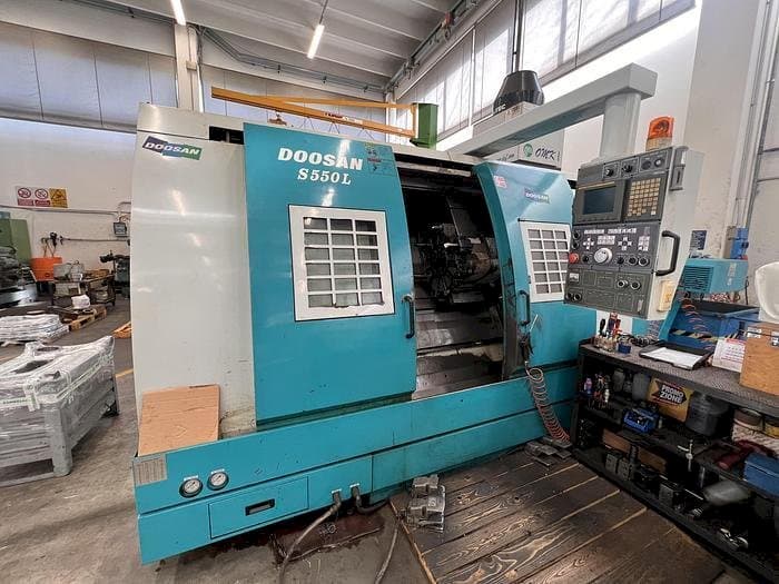 Frontansicht der Doosan S550L Maschine