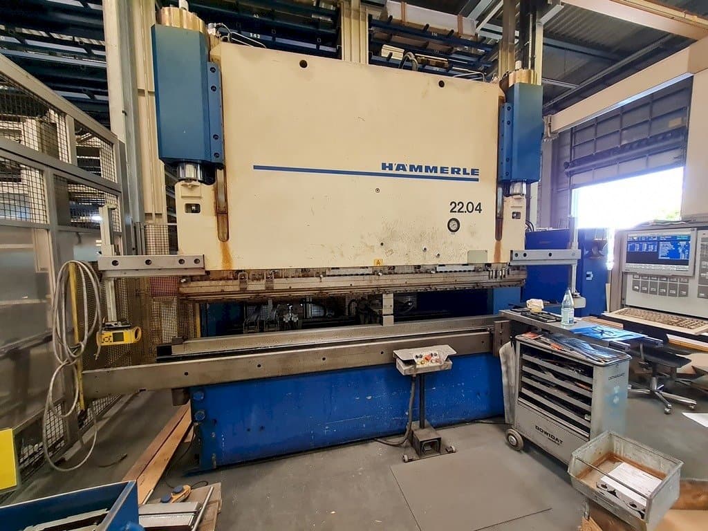 Frontansicht der HAMMERLE AP 200-3100 Maschine