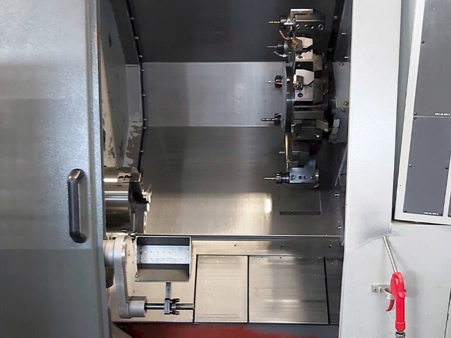 Frontansicht der Hyundai Kia SKT210SY Maschine