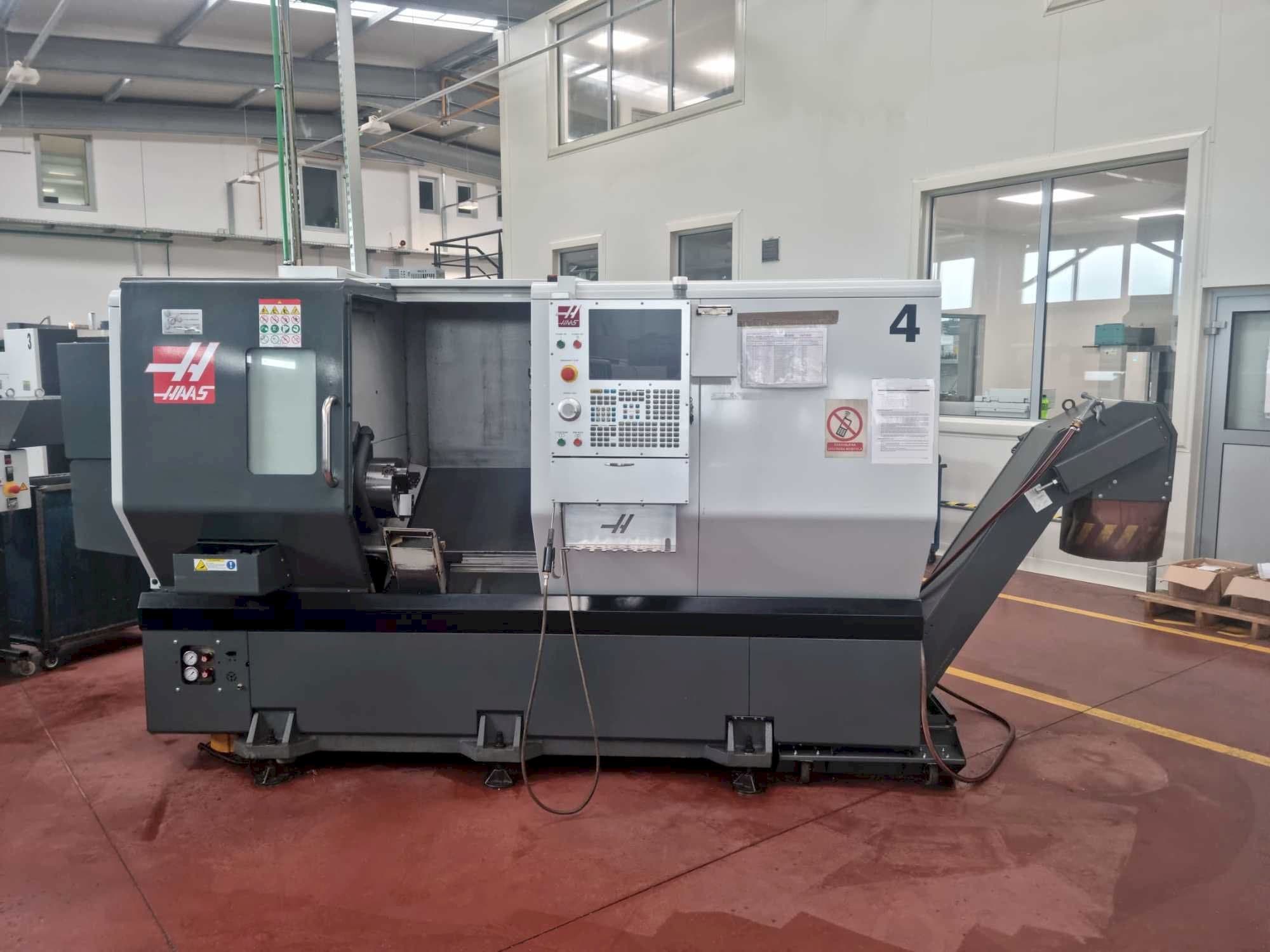 Frontansicht der HAAS ST-30Y Maschine