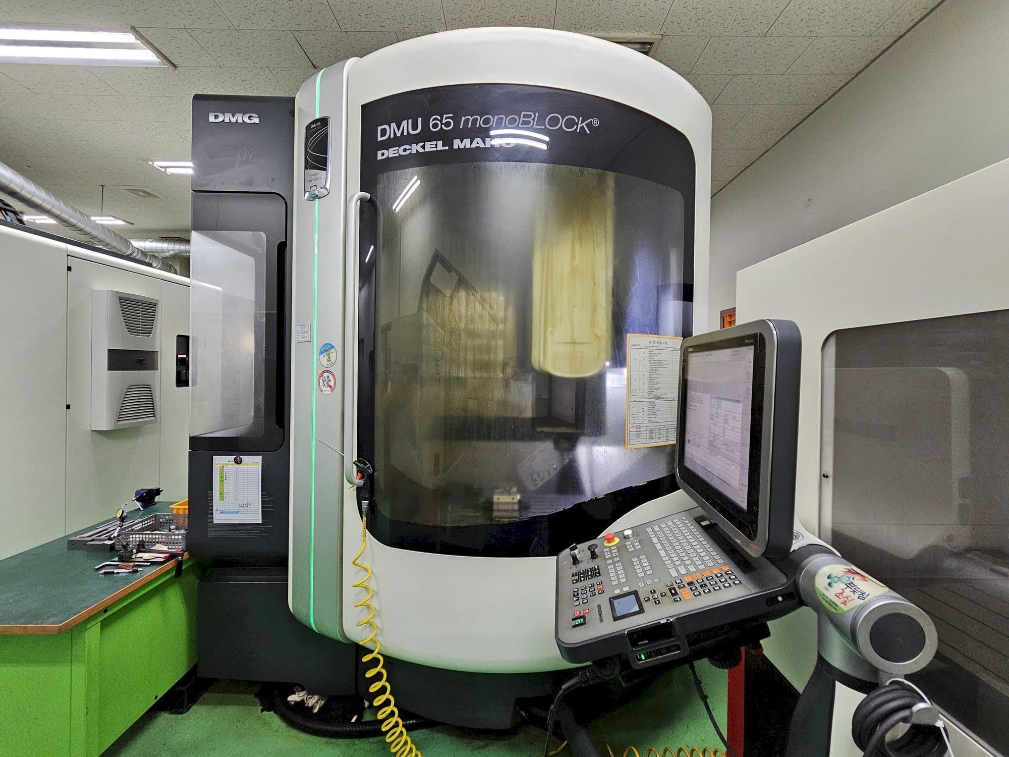 Frontansicht der DECKEL MAHO DMU 65 monoBlock Maschine