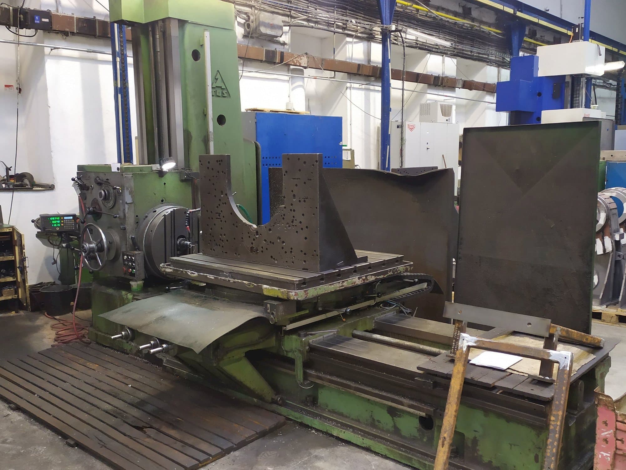 Frontansicht der TOS H 100  Maschine