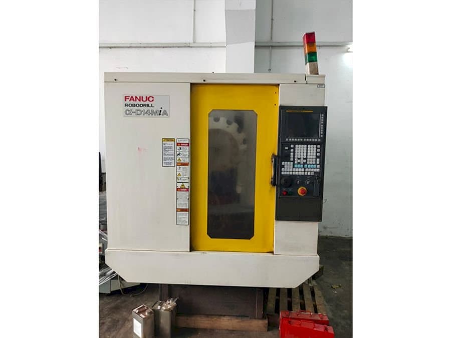 Frontansicht der FANUC Alpha-D14MiA Maschine