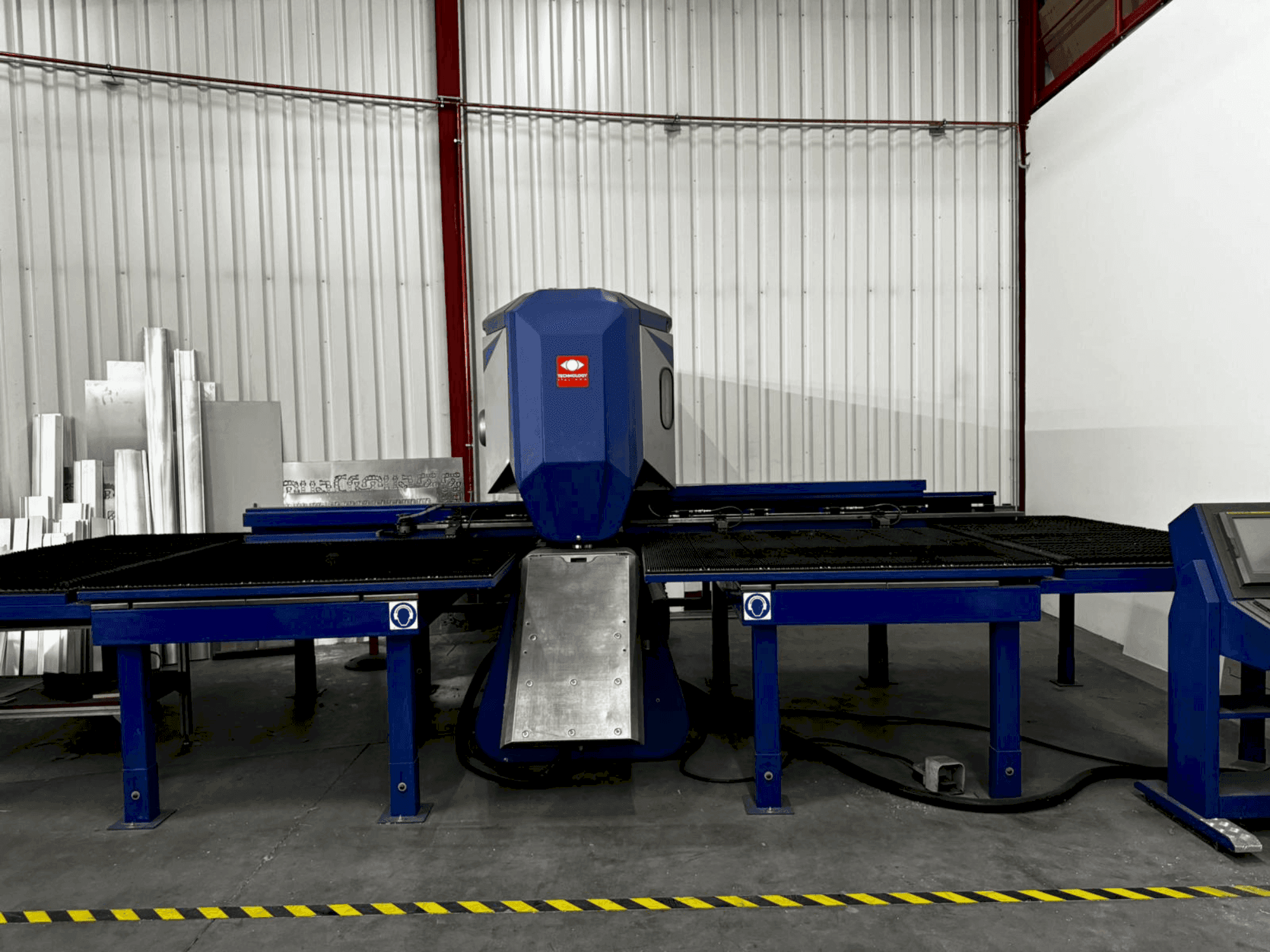 Frontansicht der TECHNOLOGY Tecnotransfer 1500x3000 Maschine