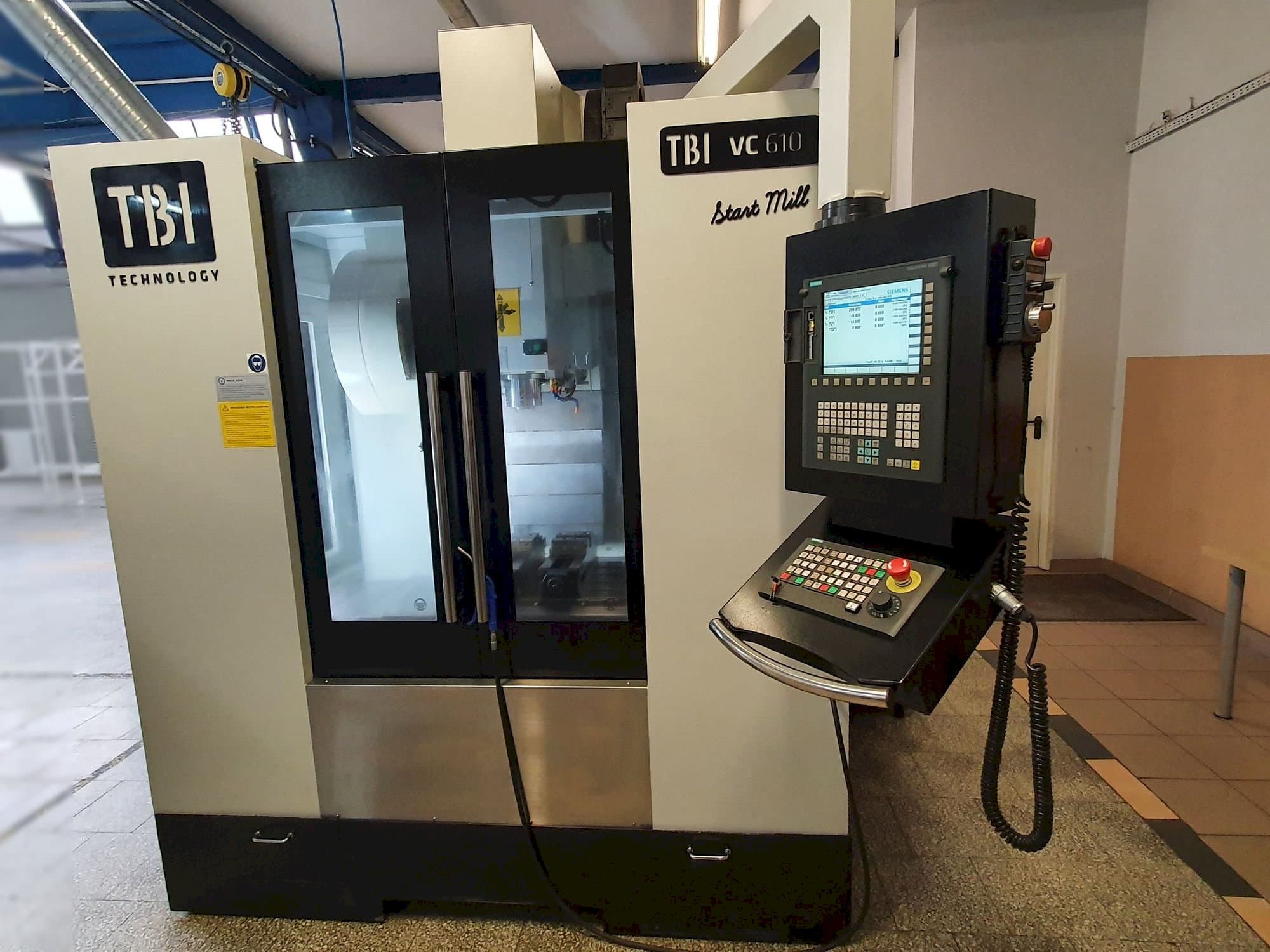 Frontansicht der TBI VC610 Start Mill Maschine