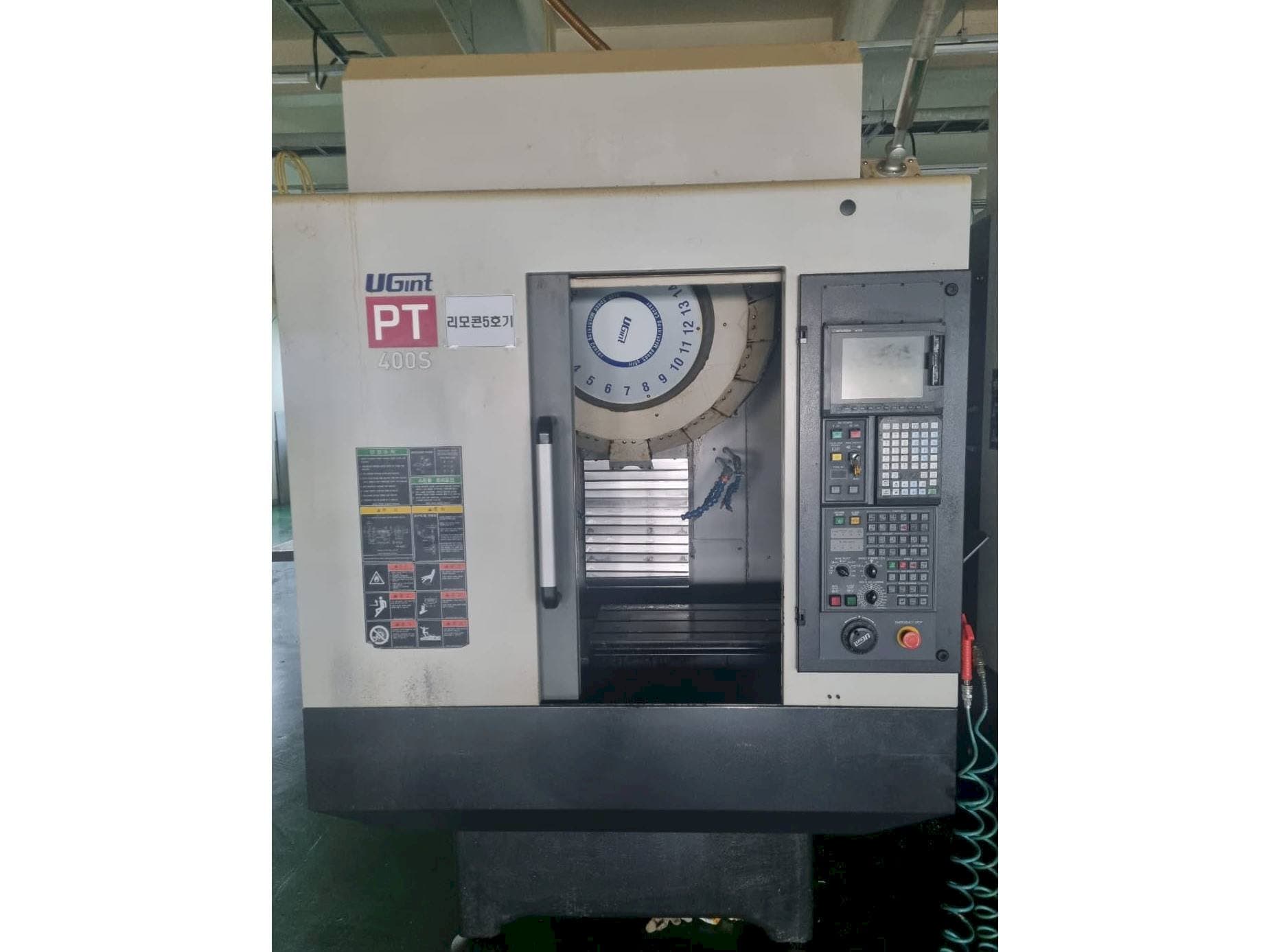 Frontansicht der UGINT PT400S Maschine