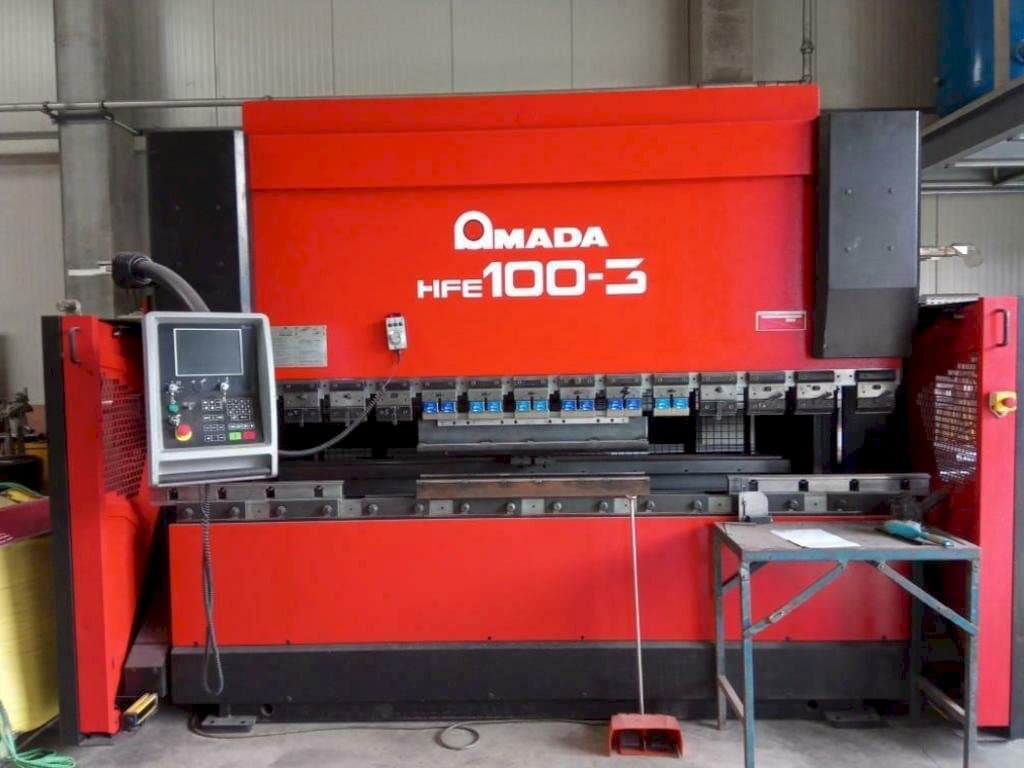 Frontansicht der AMADA HFE 100-3 Maschine