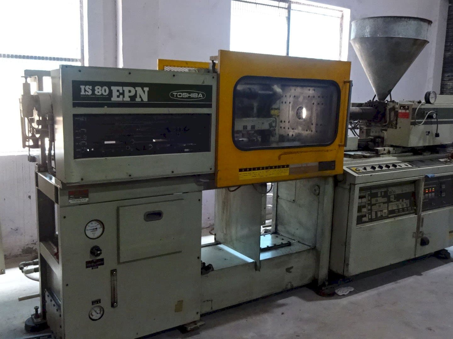 Linke Ansicht der Toshiba IS 80 EPN 2A Maschine