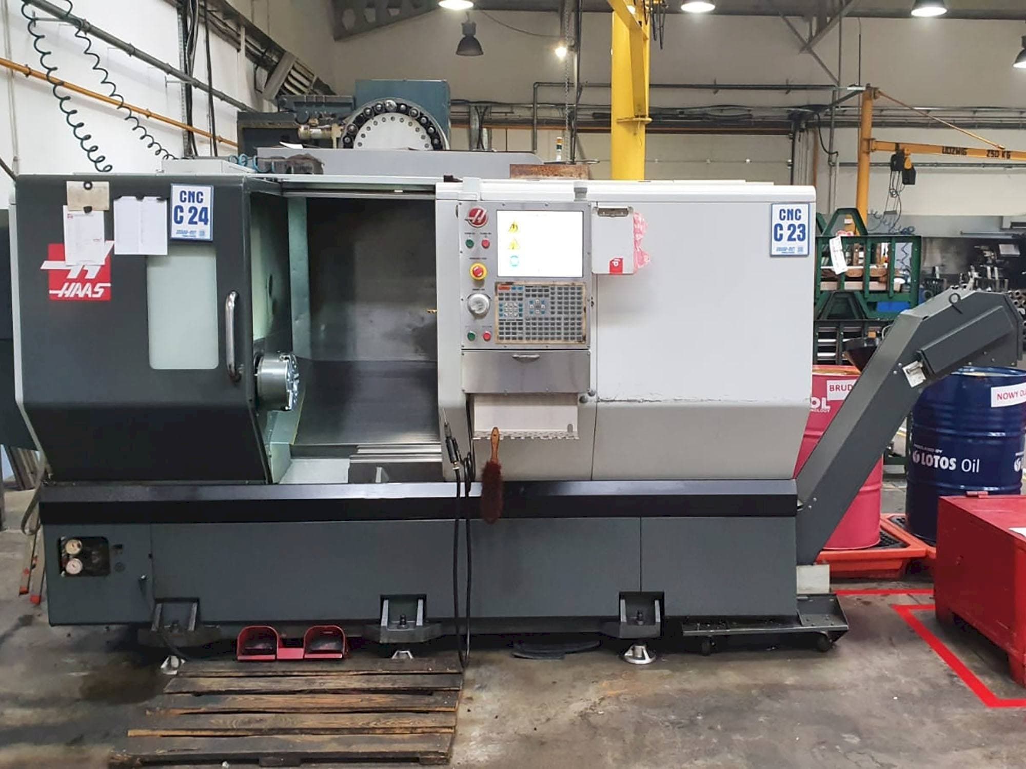 Frontansicht der HAAS ST-30 Maschine