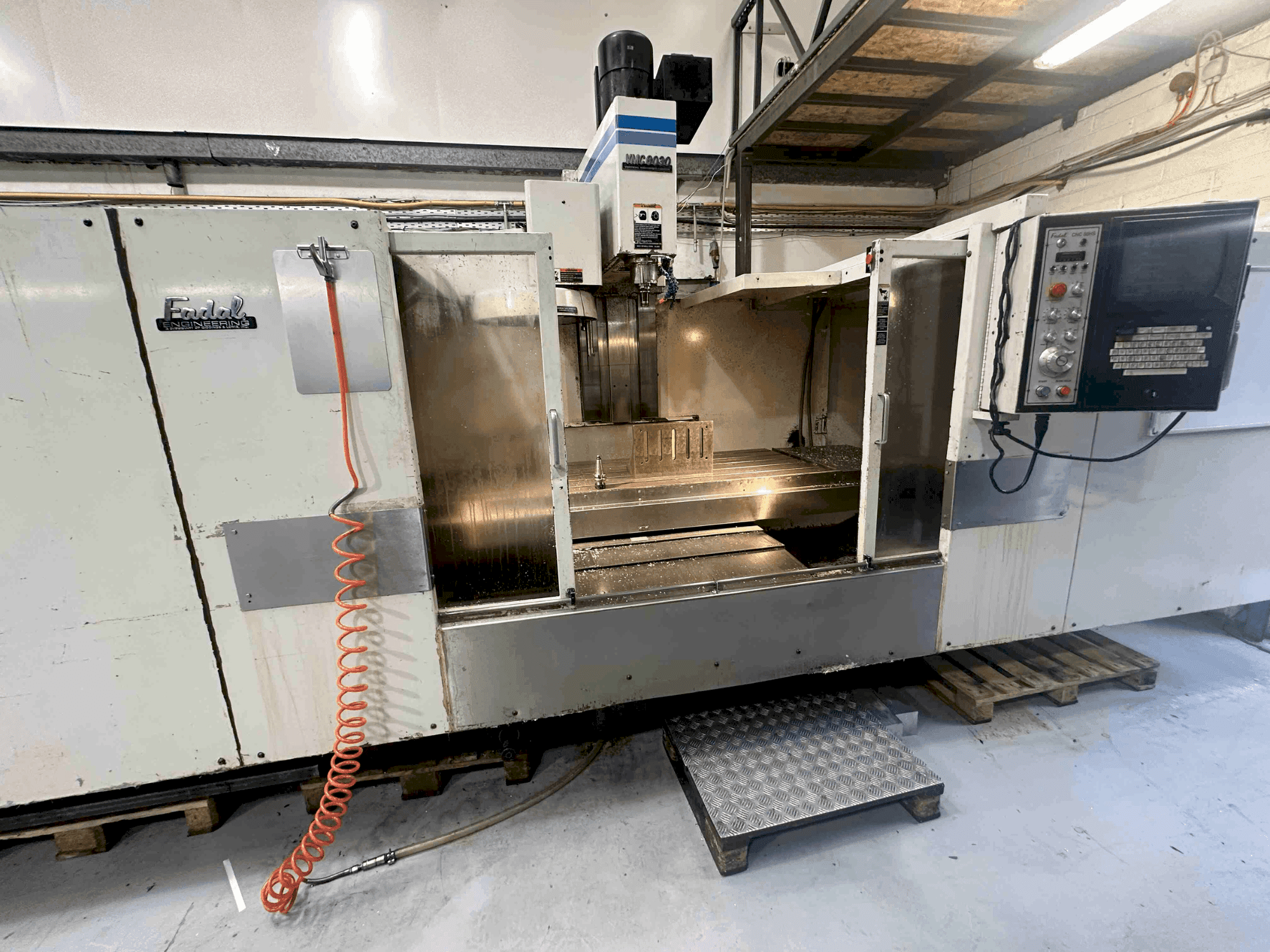 Frontansicht der FADAL VMC8030HT  Maschine