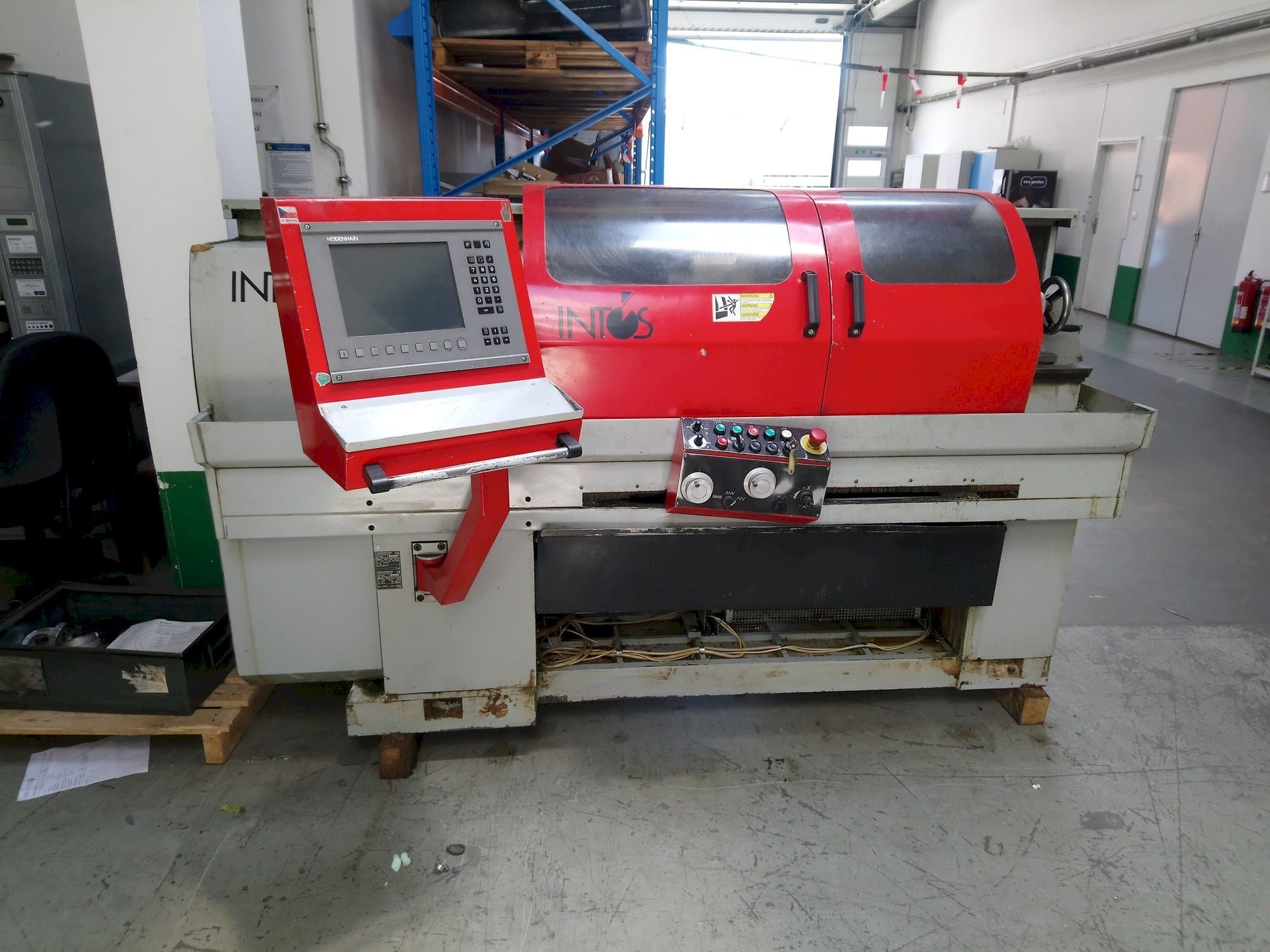 Frontansicht der INTOS E-160 Maschine