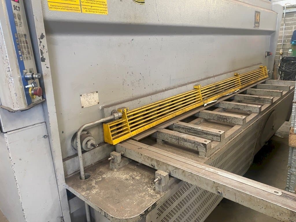 Frontansicht der HACO HSLX 3013 Maschine