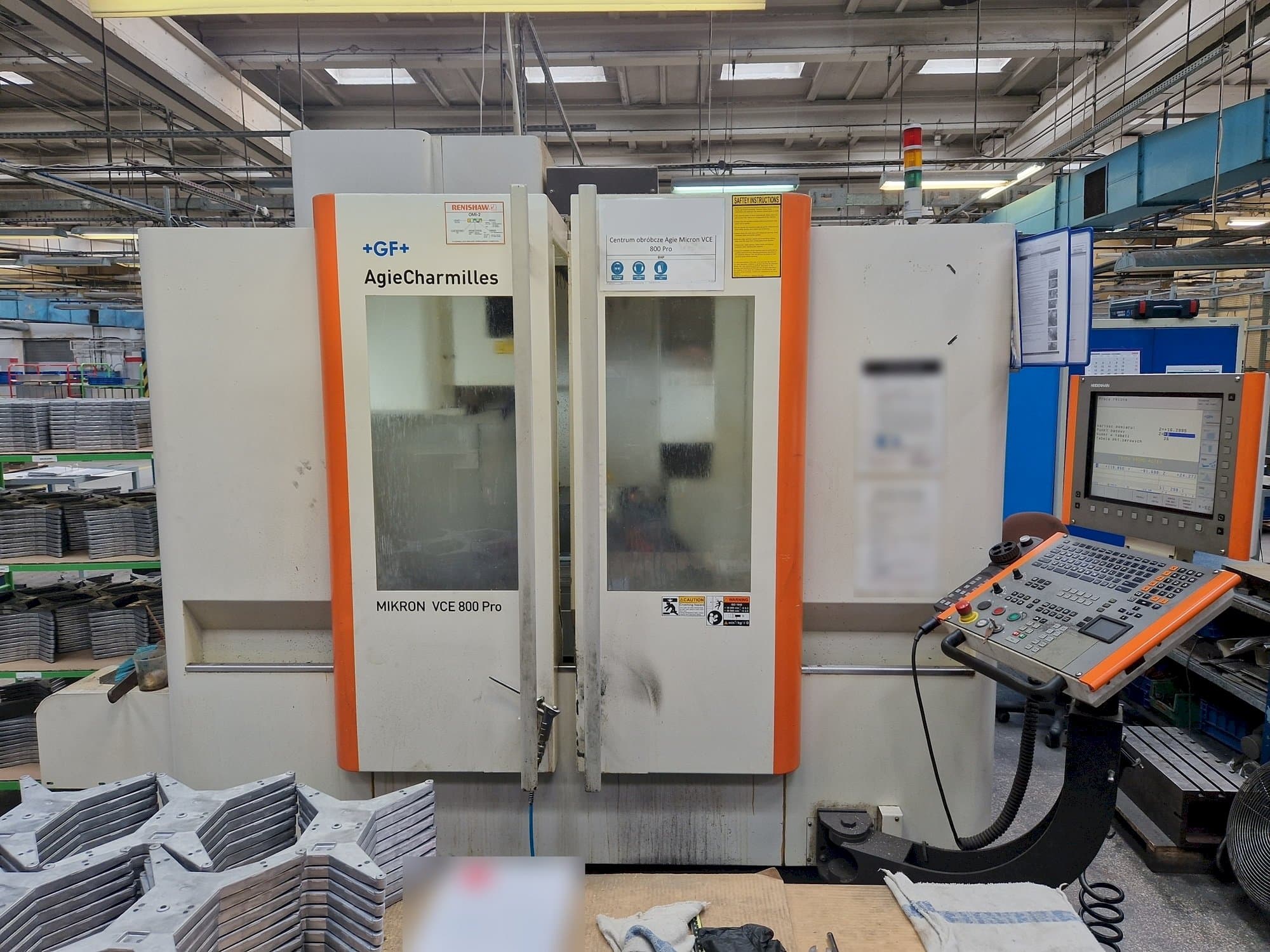 Frontansicht der AgieCharmilles MIKRON VCE 800 PRO  Maschine