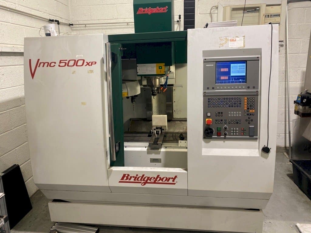 Frontansicht der Bridgeport VMC 500 Maschine