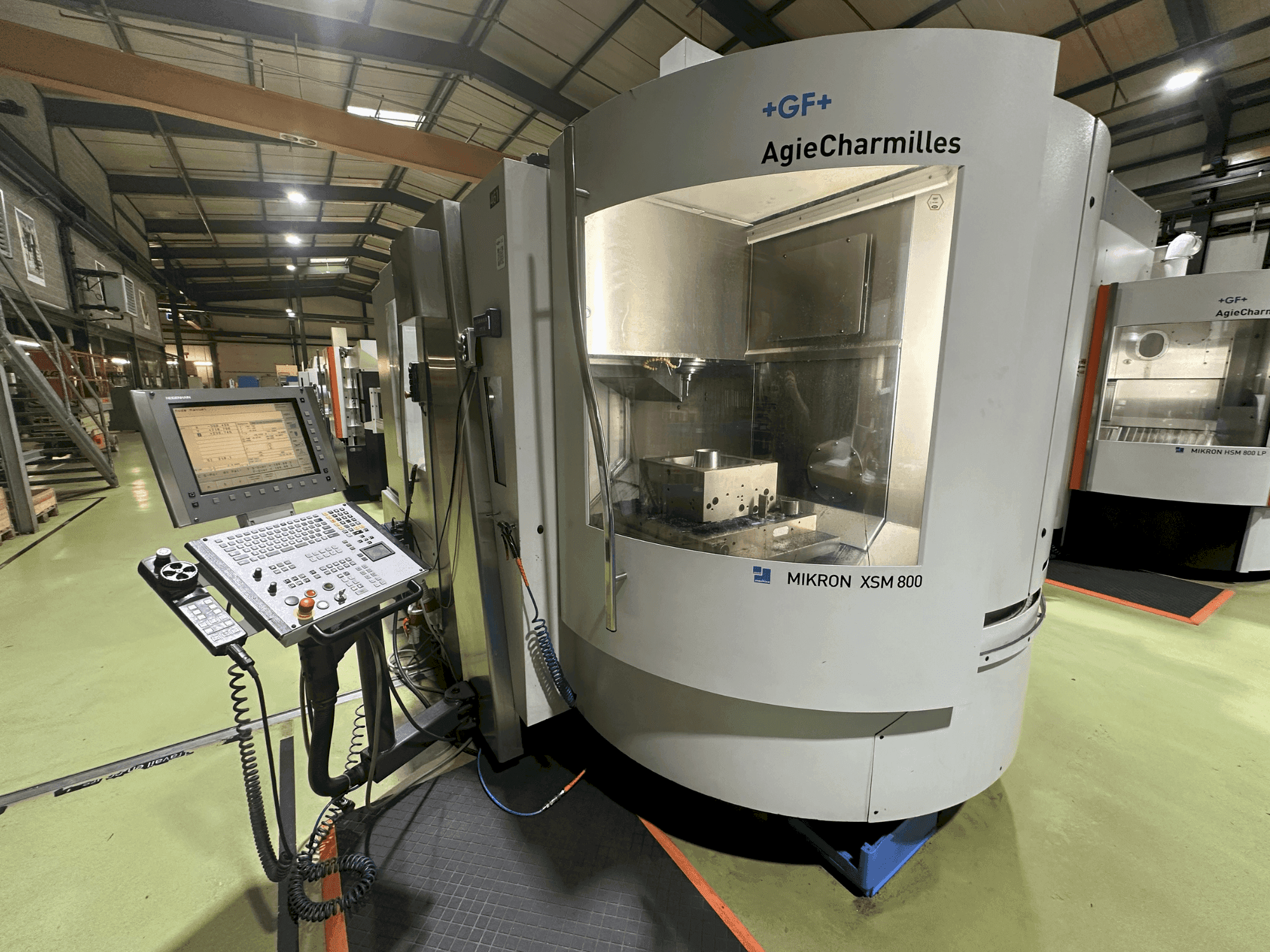 Frontansicht der +GF+ AgieCharmilles Mikron XSM 800  Maschine