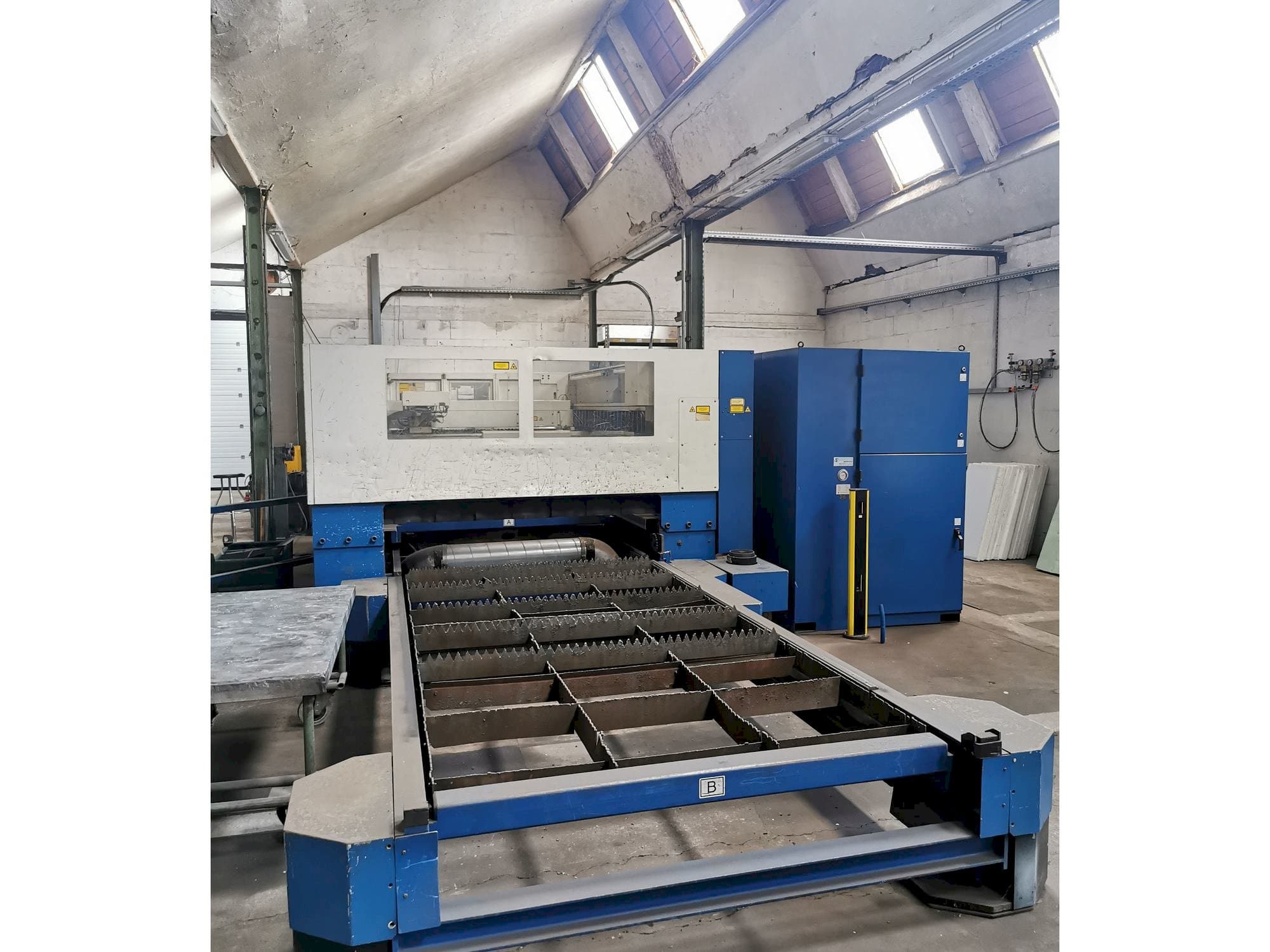 Frontansicht der Trumpf Trumatic L3030 Maschine