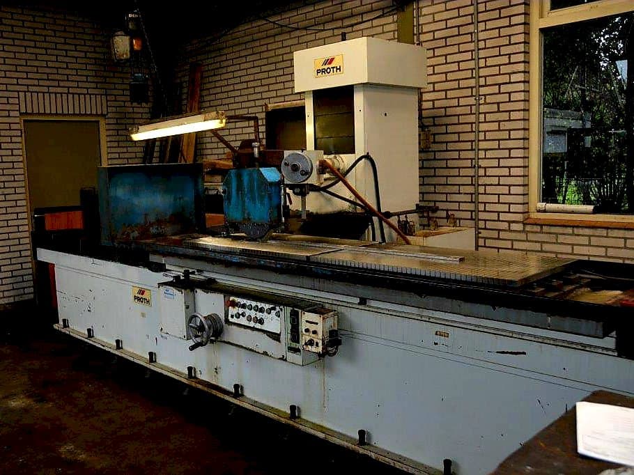 Rechte Ansicht der Proth PSGC-60220AHR Maschine
