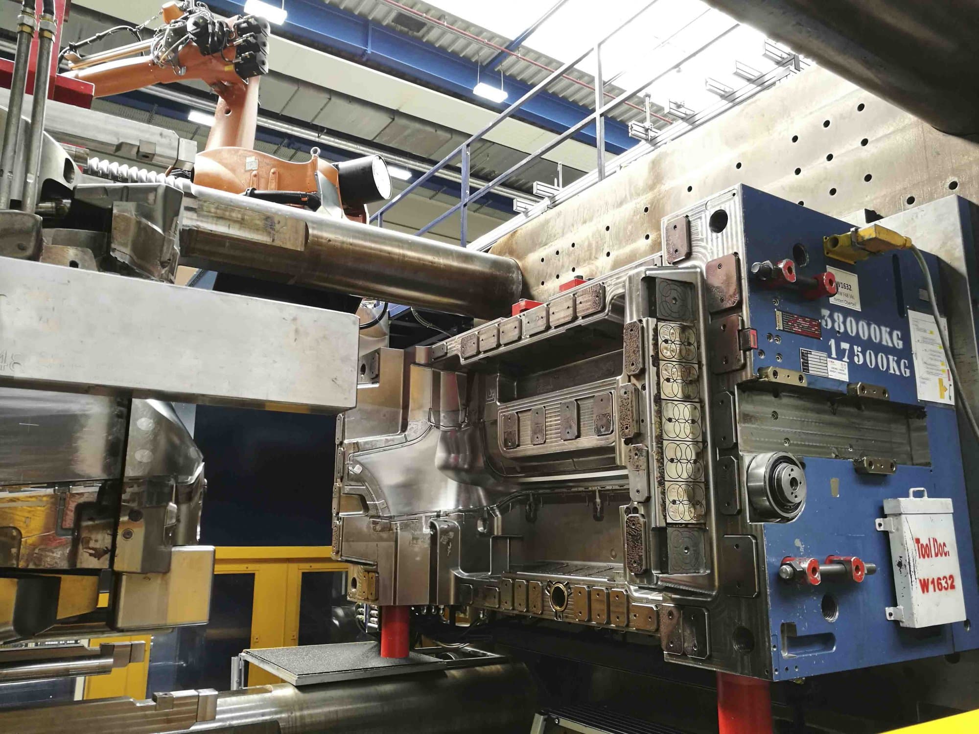 Frontansicht 1 der Husky E 3650 RS 170/155 Maschine