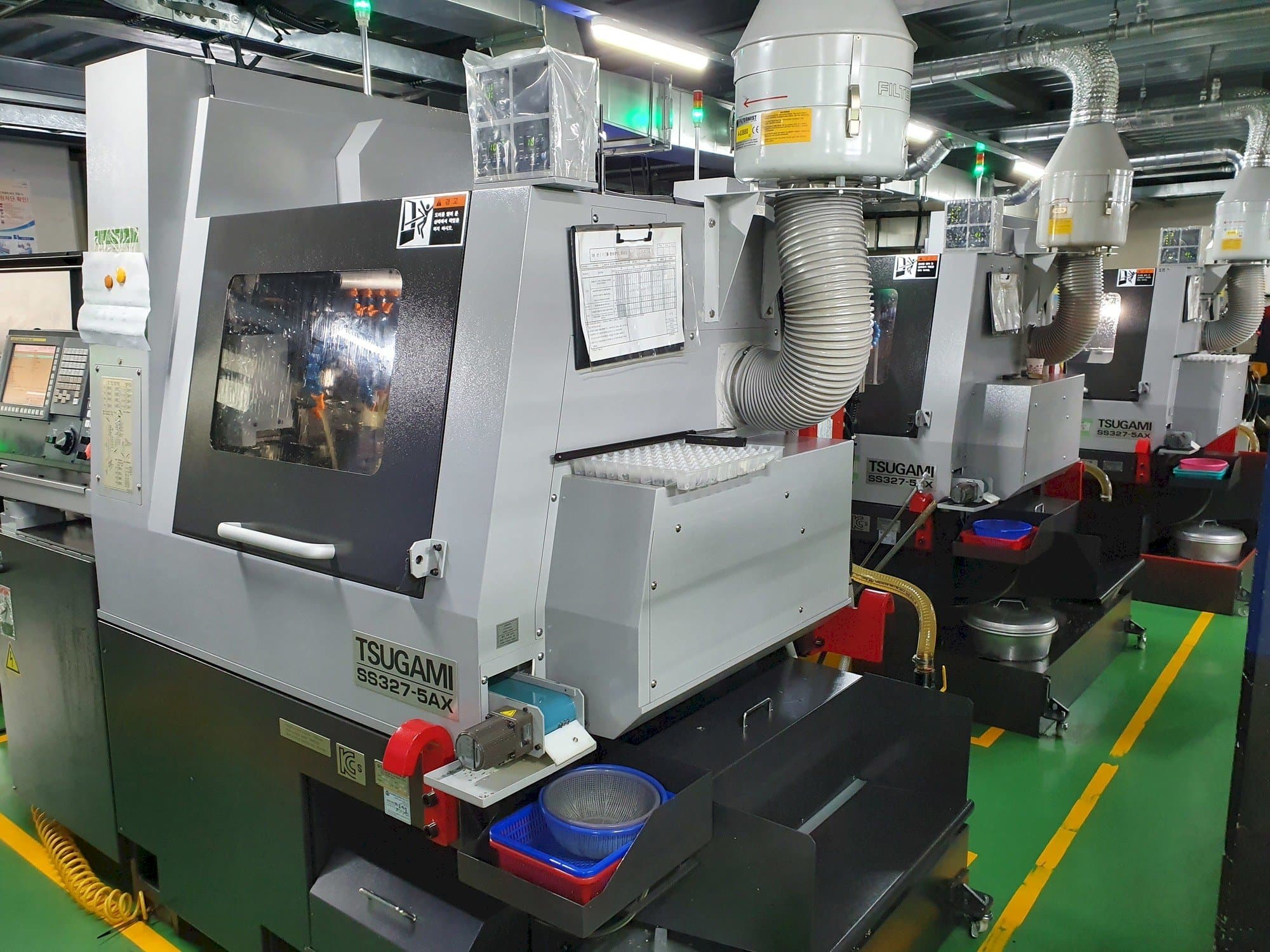 Frontansicht der TSUGAMI SS327-5AX  Maschine