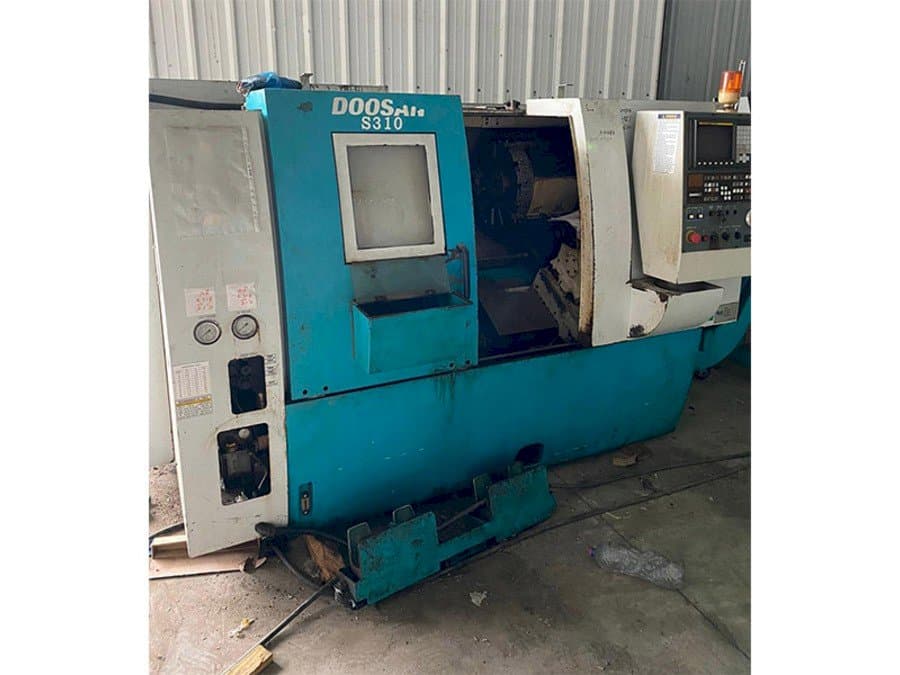 Frontansicht der Doosan S310 Maschine