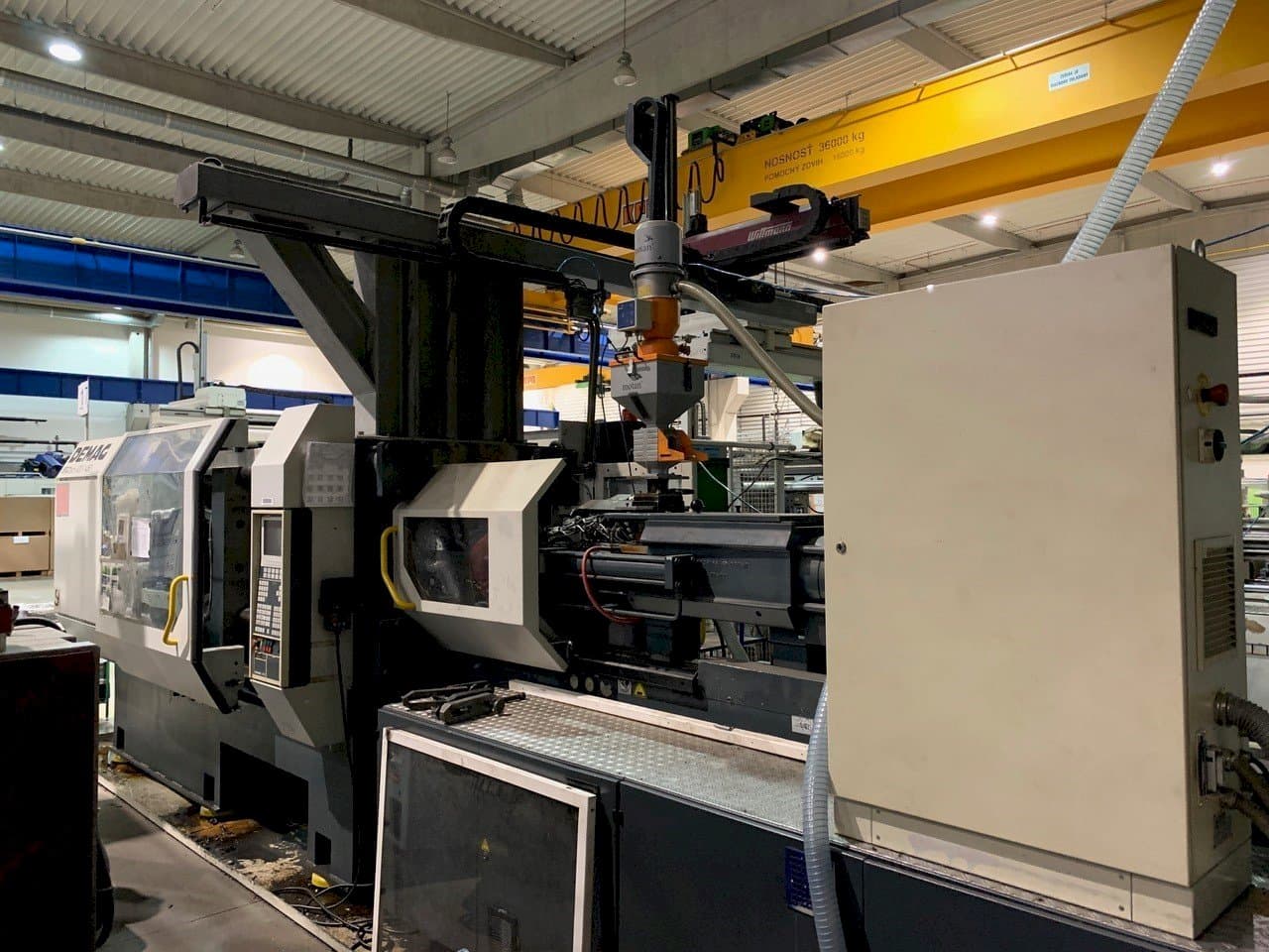 Frontansicht der DEMAG Ergotech 4200-1450 Maschine