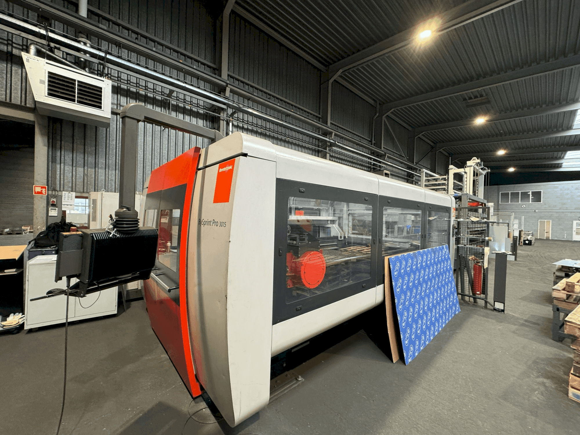 Frontansicht der Bystronic BySprint Pro 3015 Maschine