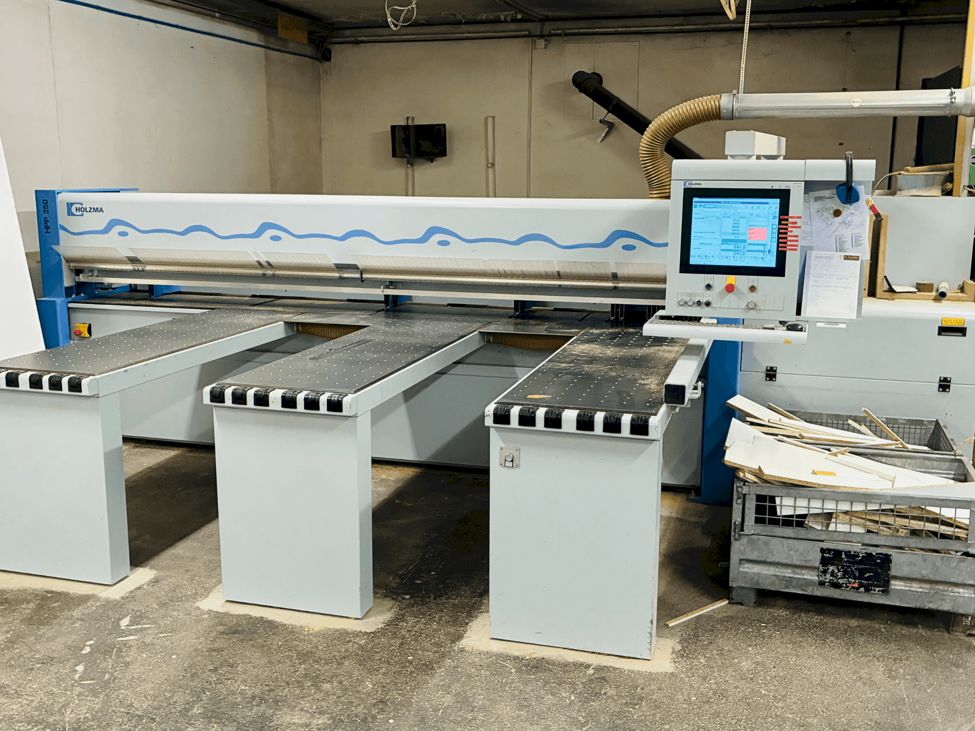 Frontansicht der HOLZMA HPP 250/38/38 Maschine