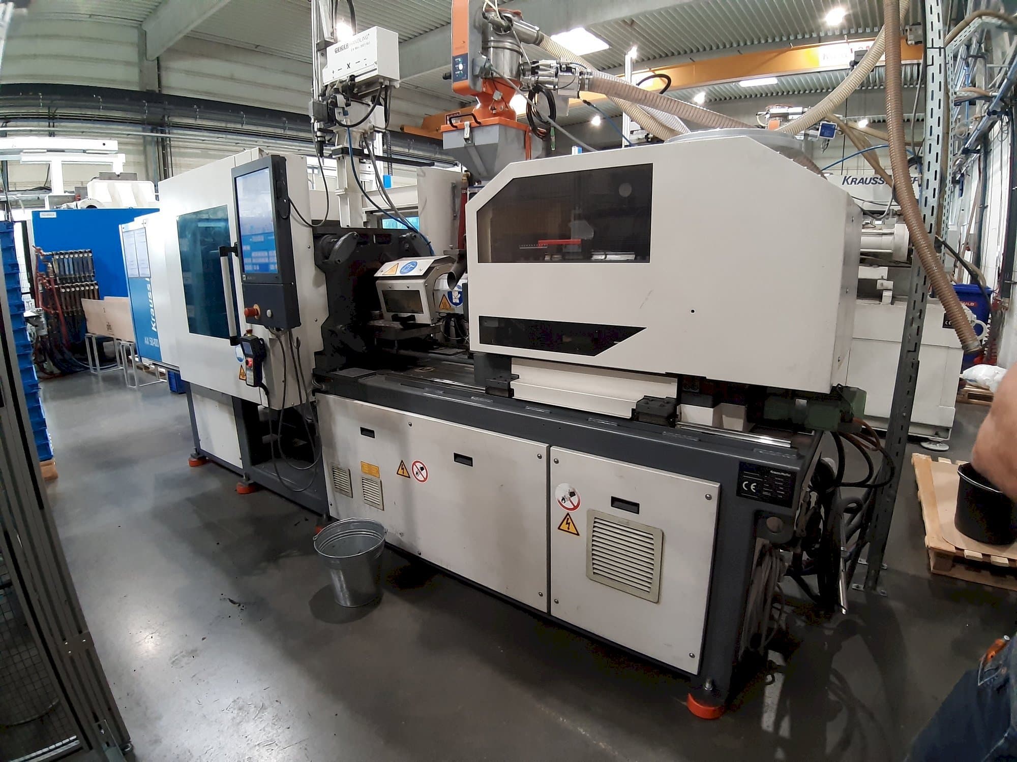 Frontansicht der Krauss Maffei 50 - 100 AX Maschine