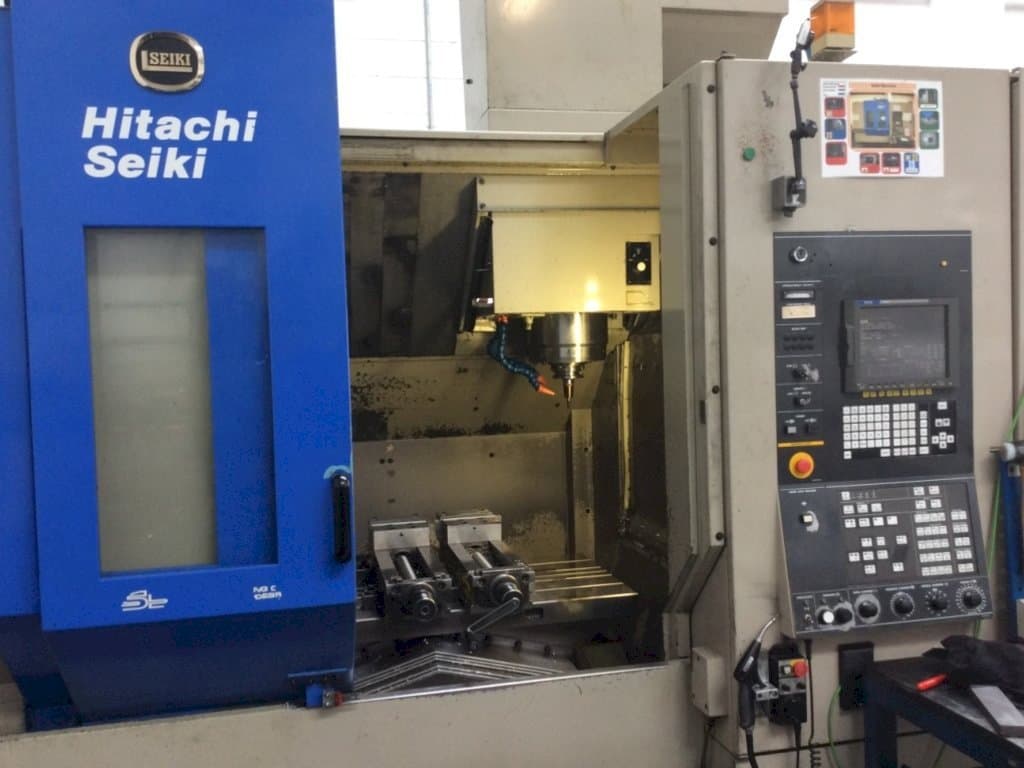 Frontansicht der HITACHI SEIKI VS50 Maschine