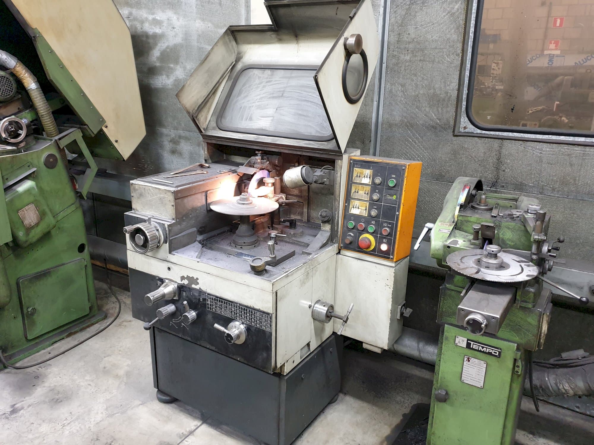 Rechte Ansicht der Loroch K400 Maschine