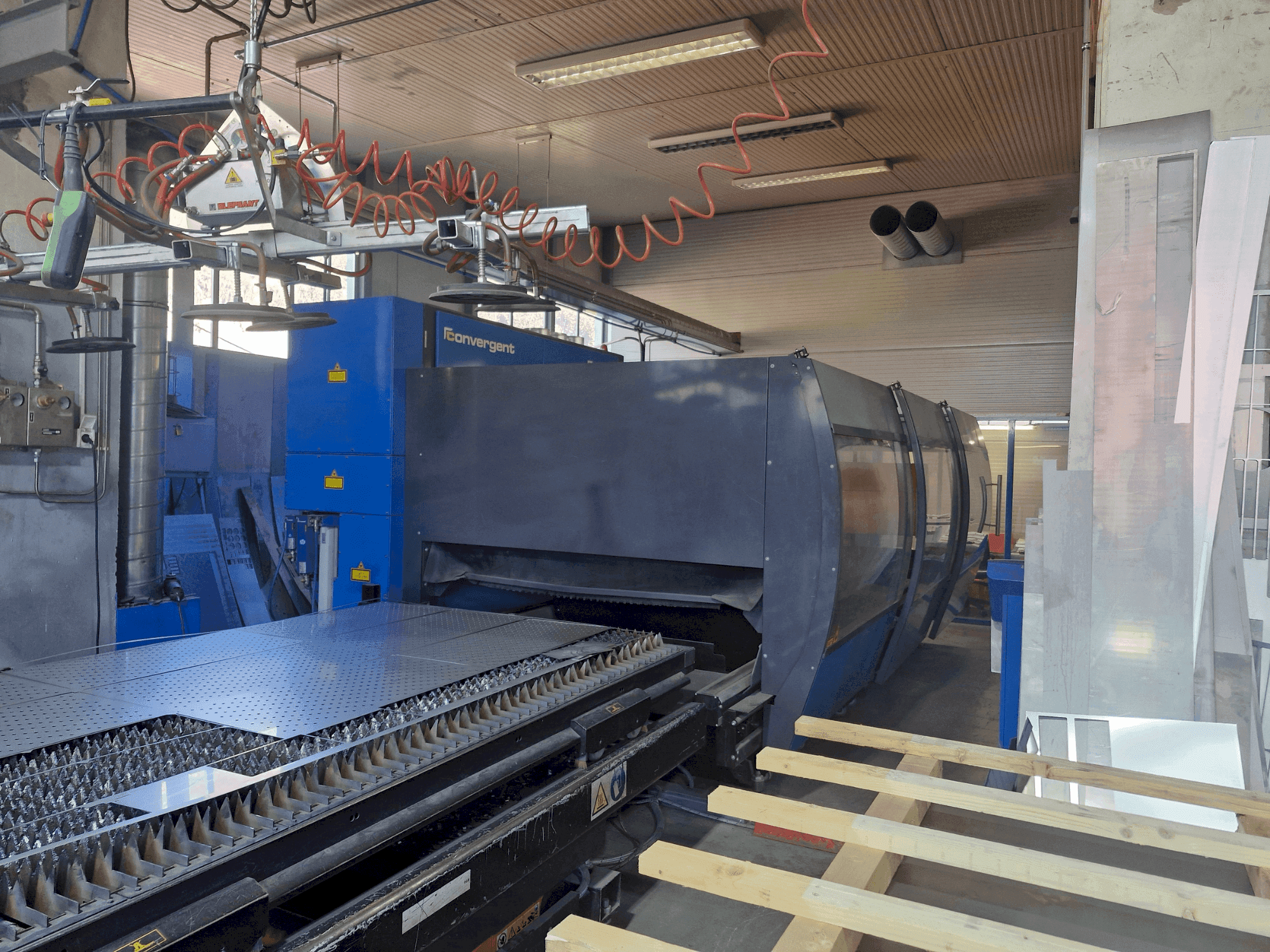 Frontansicht der Prima Power Platino 1530 (2017) (2017) Maschine