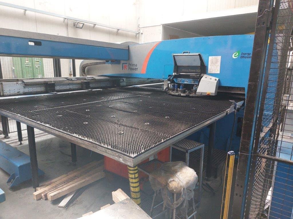 Frontansicht der Prima Power SGe6 Maschine