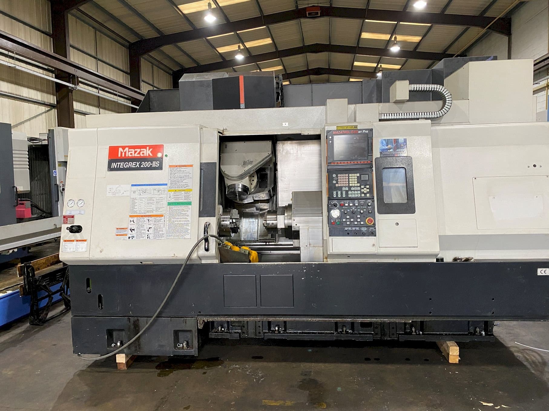 Frontansicht der Mazak Integrex 200 III-S Maschine