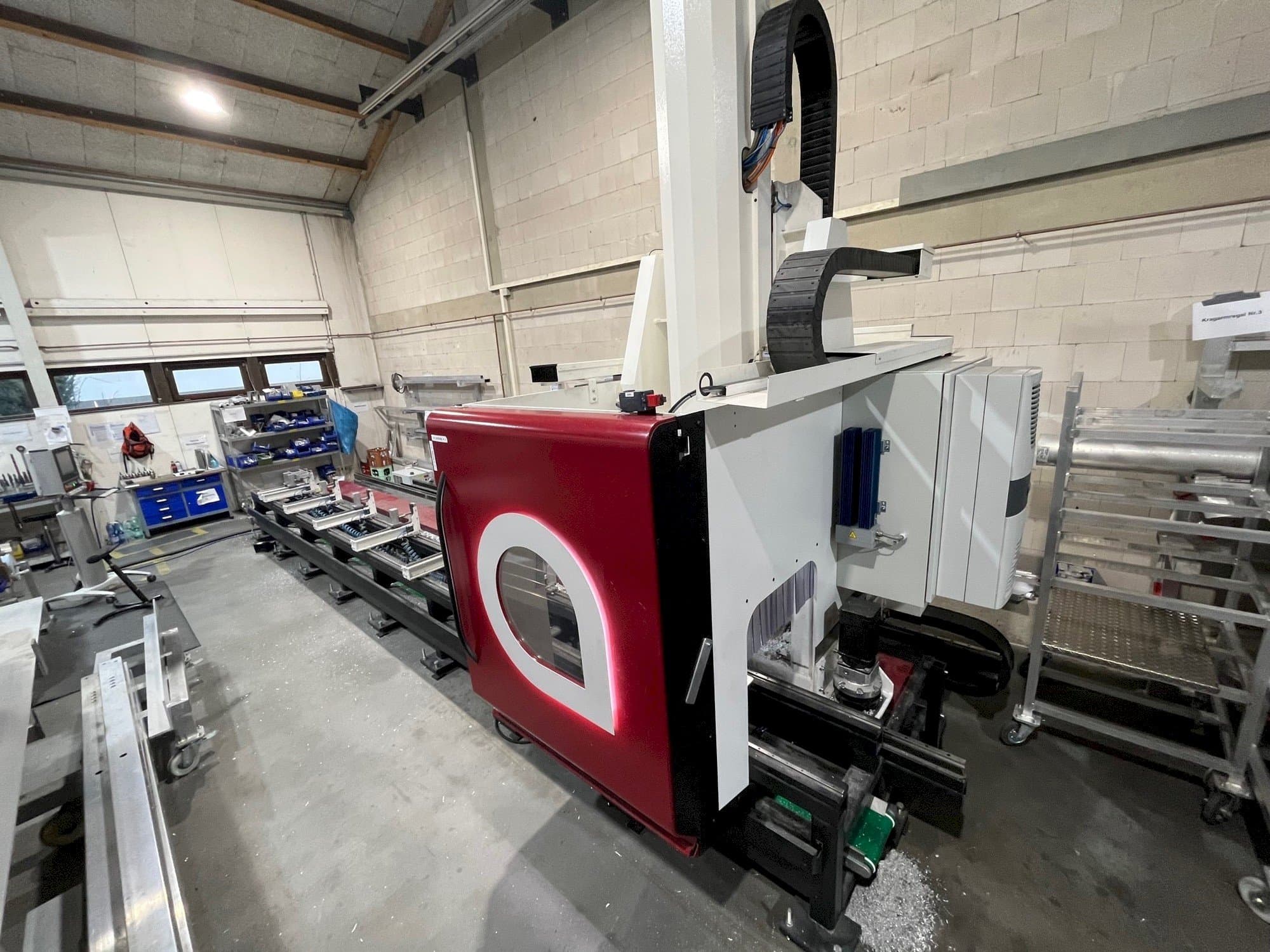 Frontansicht der Austen AX 607  Maschine