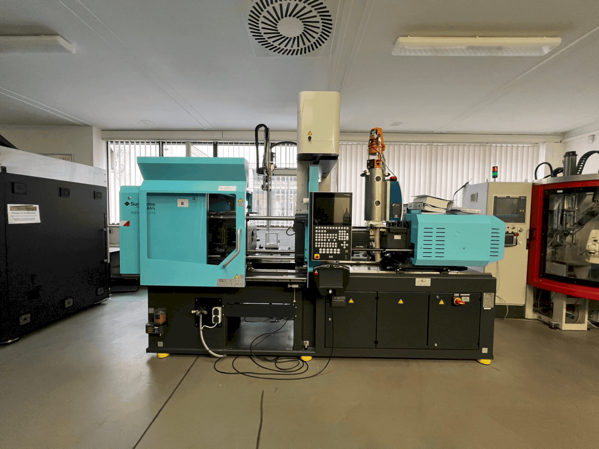 Frontansicht der SUMITOMO SHI DEMAG Intelect 2 50/370-110  Maschine