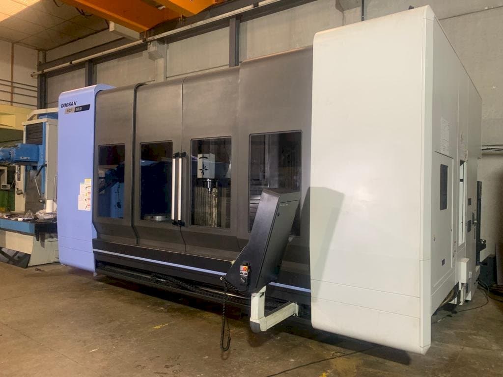 Frontansicht der Doosan VCF 850 LSR Maschine