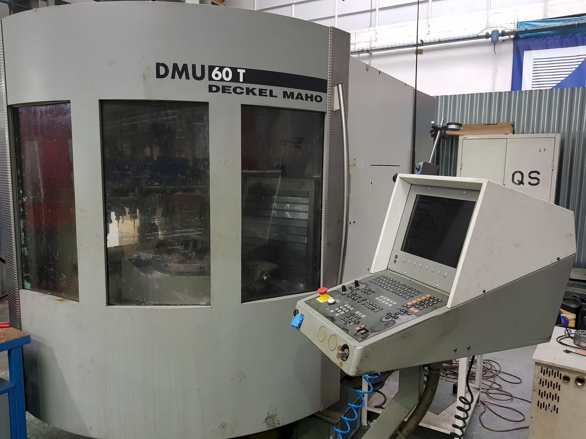 Frontansicht der DECKEL MAHO DMU 60T  Maschine