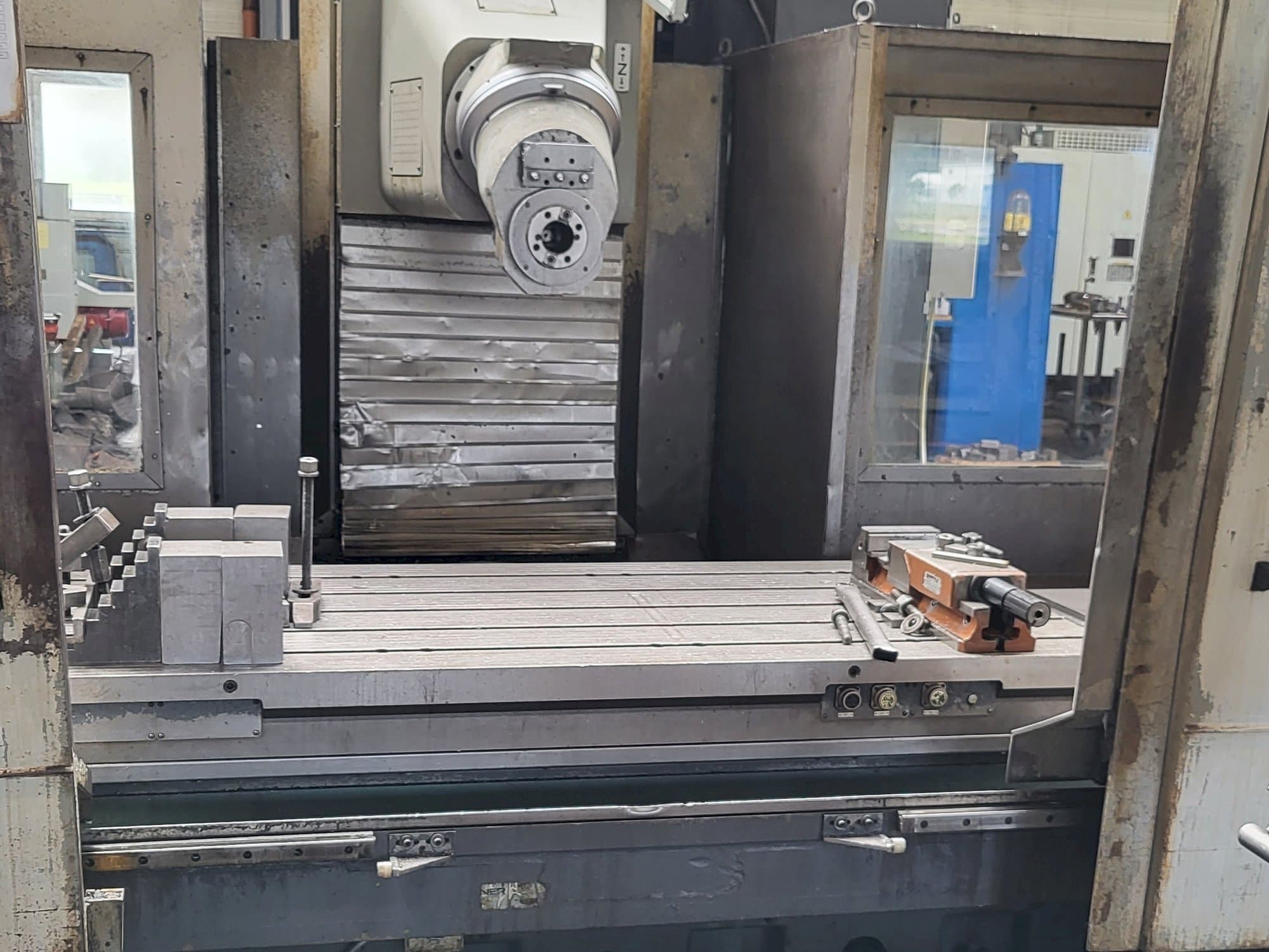 Frontansicht der ANAYAK PERFORMER 2000 Maschine