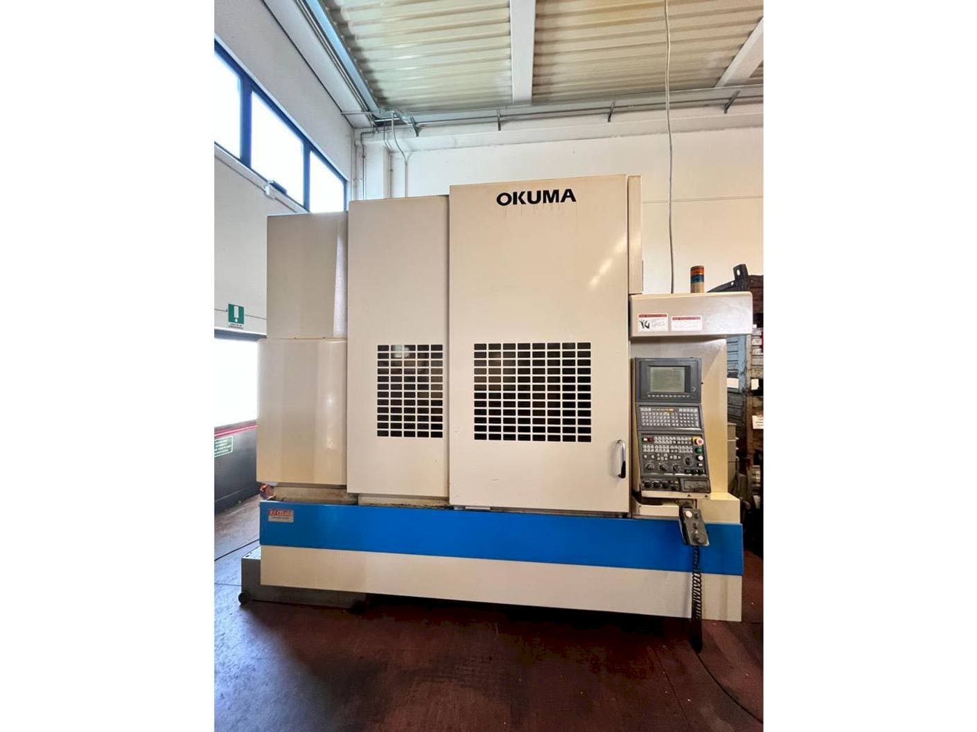 Frontansicht der Okuma MX55 VA Maschine