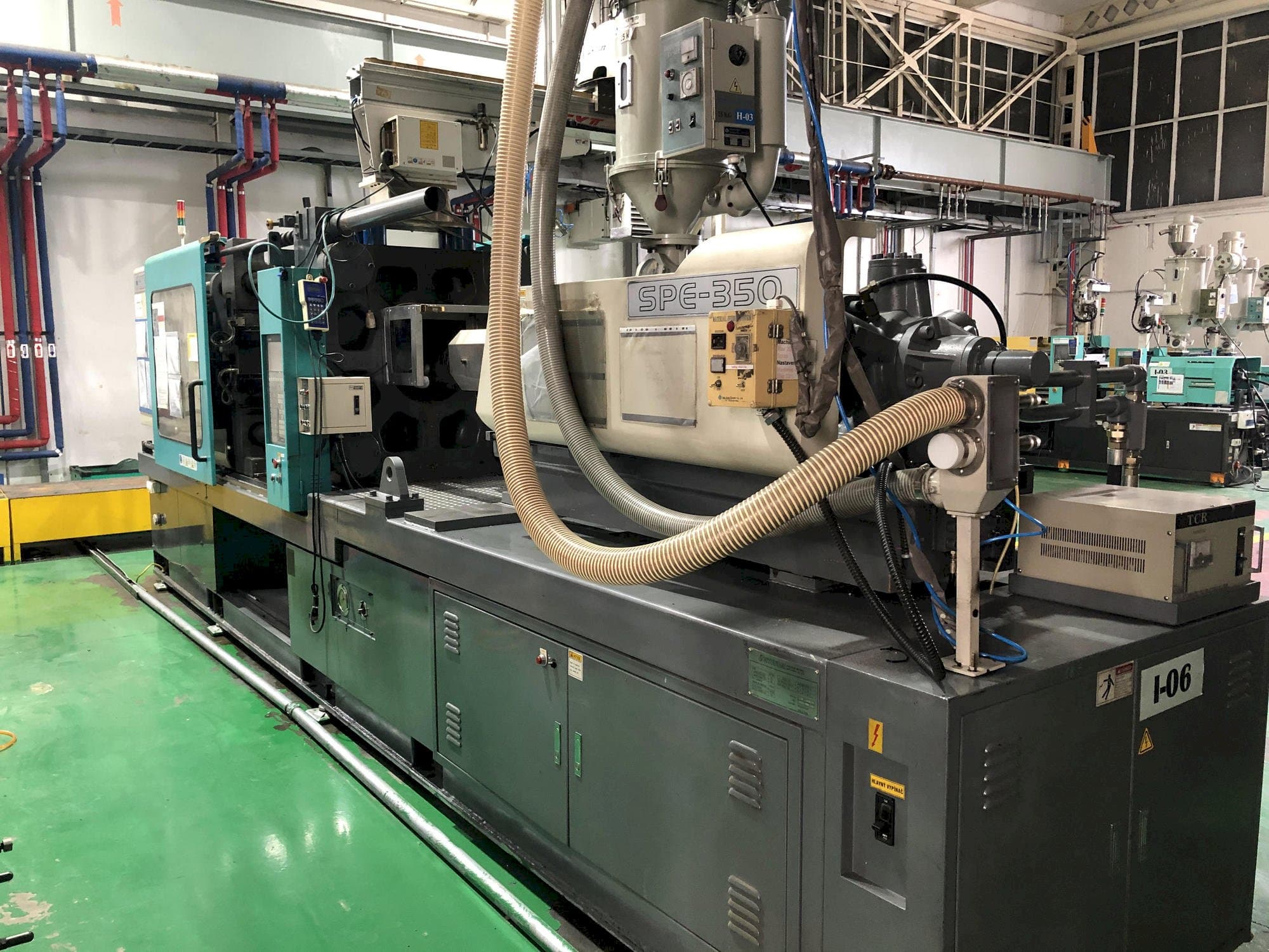 Frontansicht der Hyundai SPE-350 Maschine