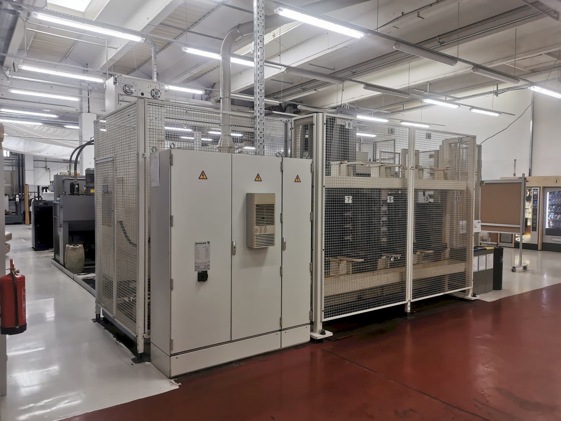 Frontansicht der HELLER MC 16 Maschine