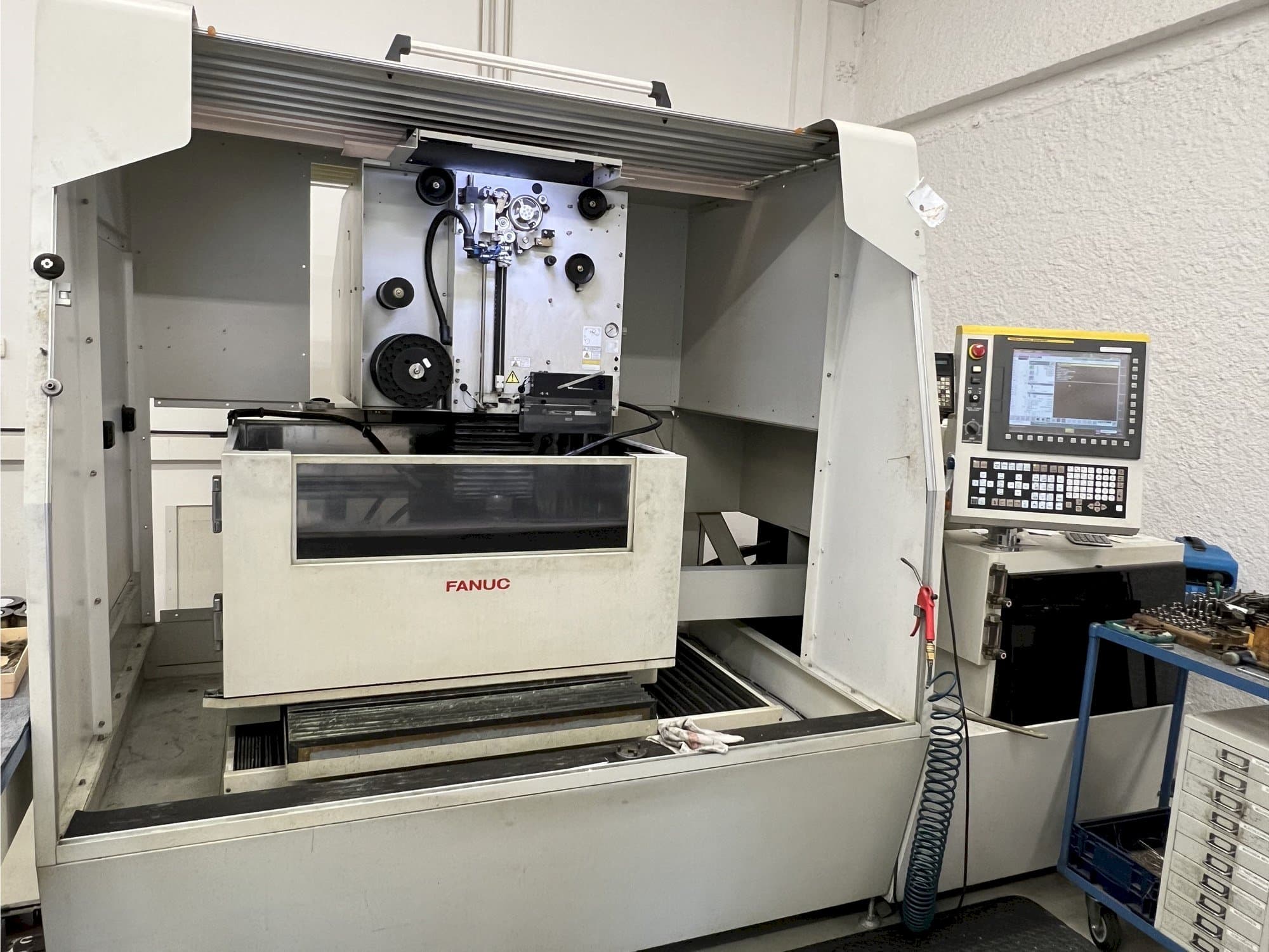Frontansicht der FANUC Robocut Alpha 1-iD Maschine